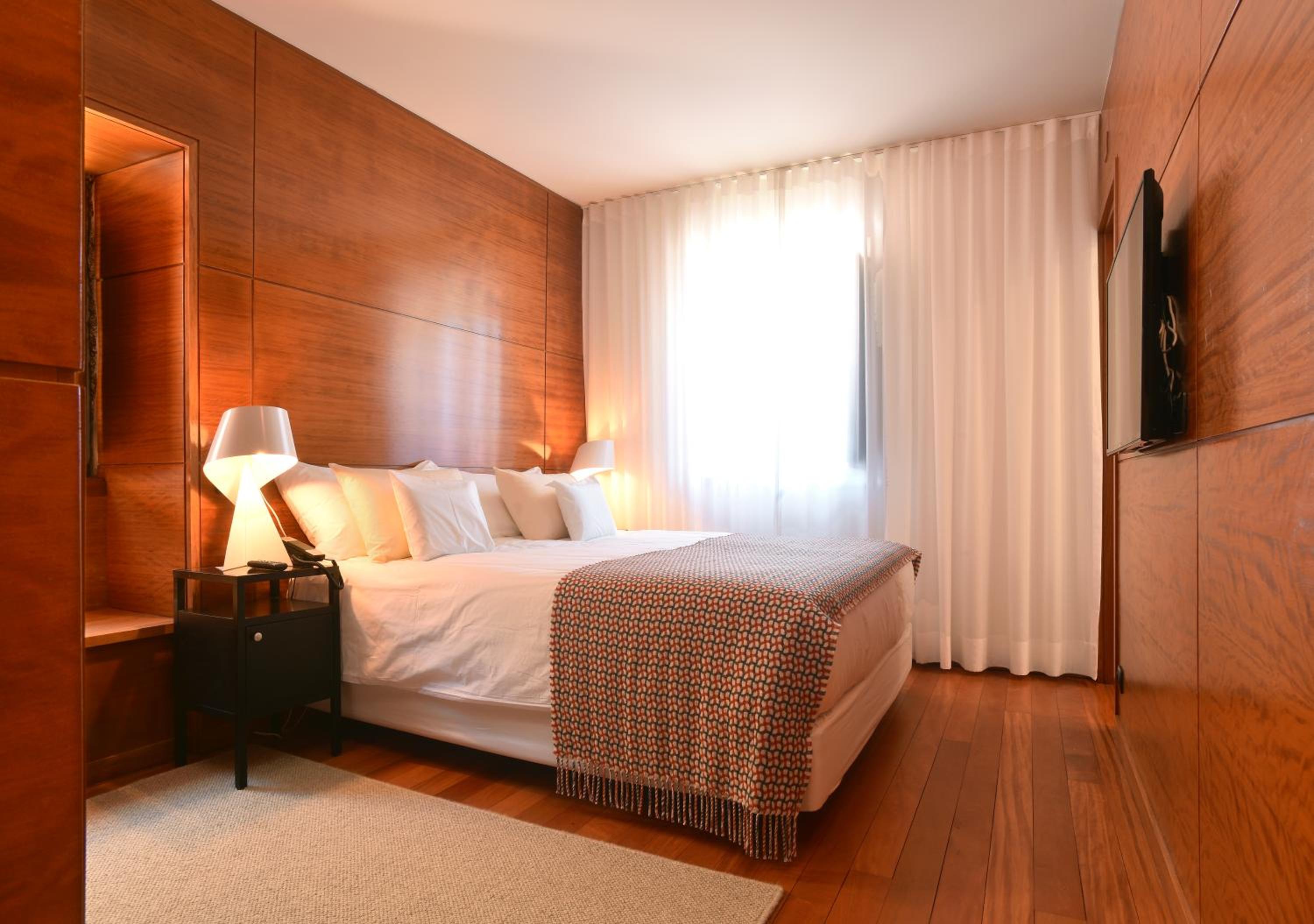 Suite with Pool View - Photo 1
