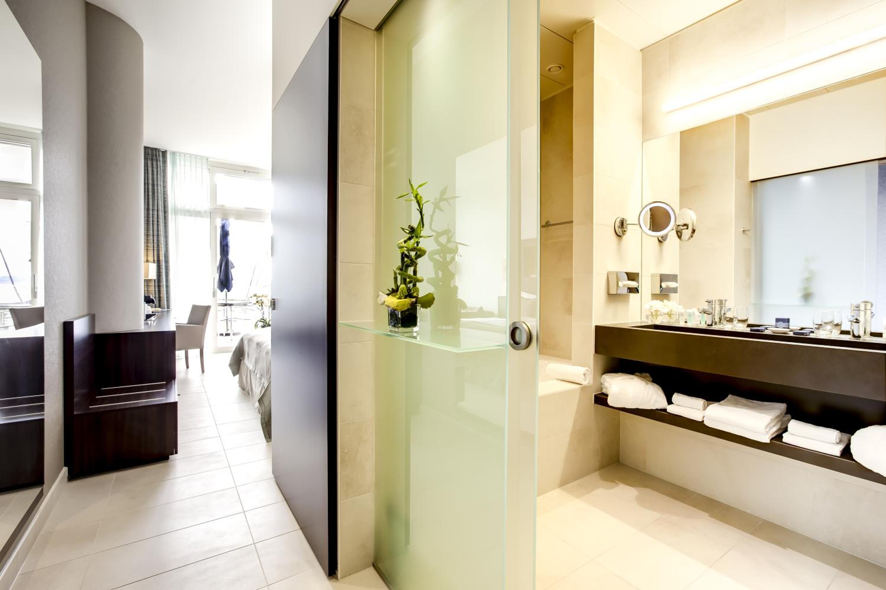 Deluxe Double Room with Terrace and Lake View - Photo 4