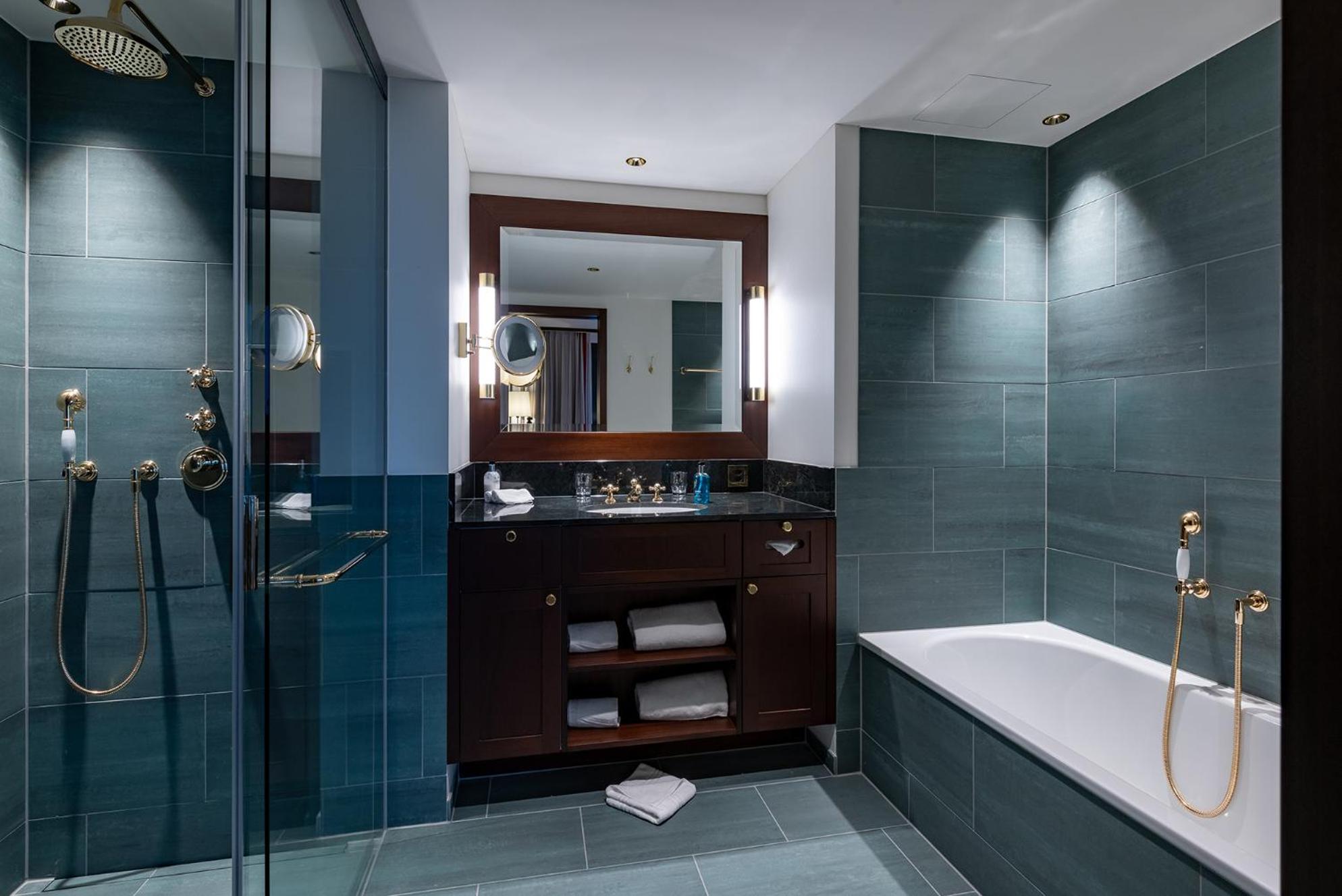 Superior Suite - Photo 10