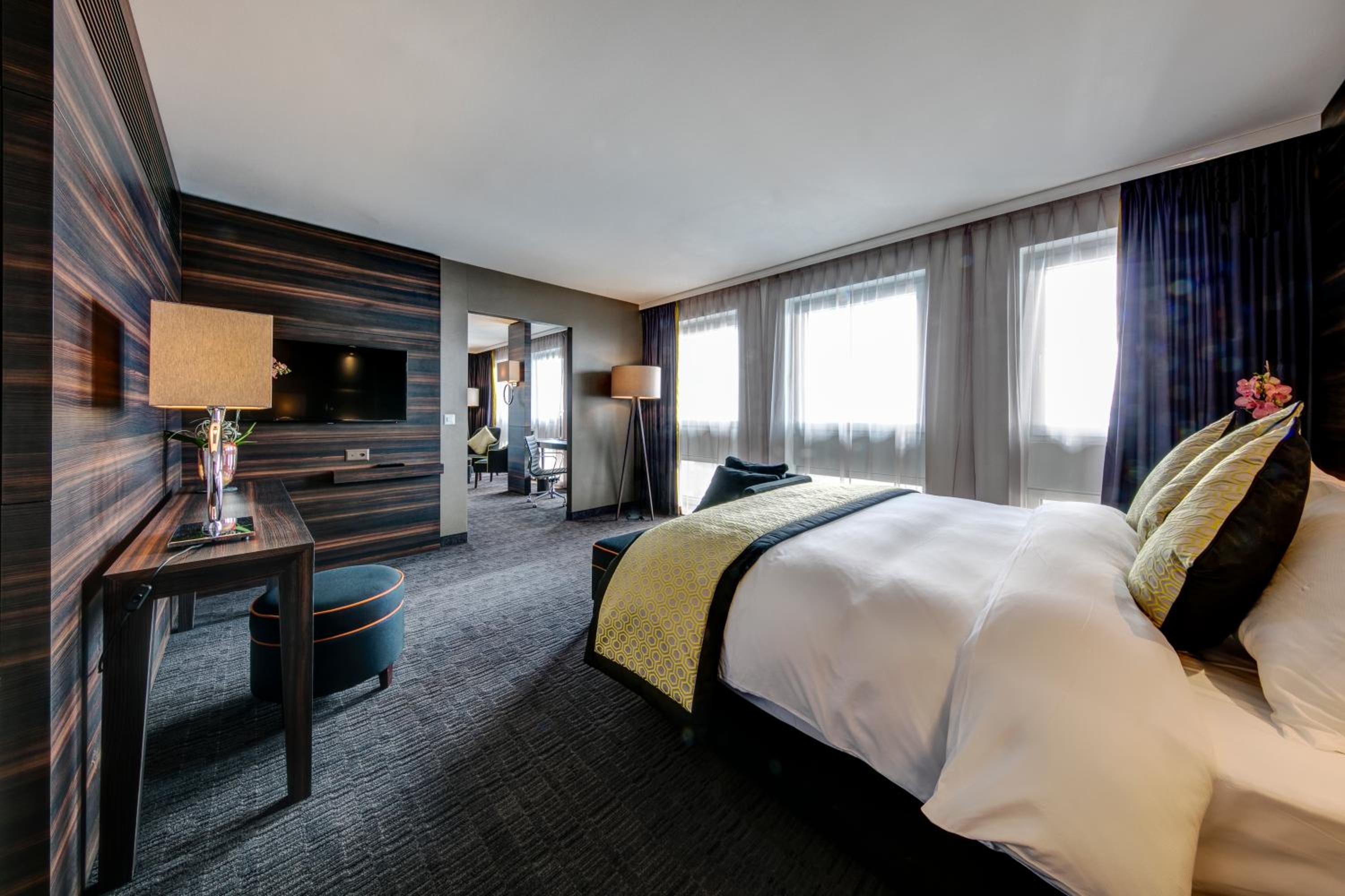 Grand Suite with City View - Photo 1