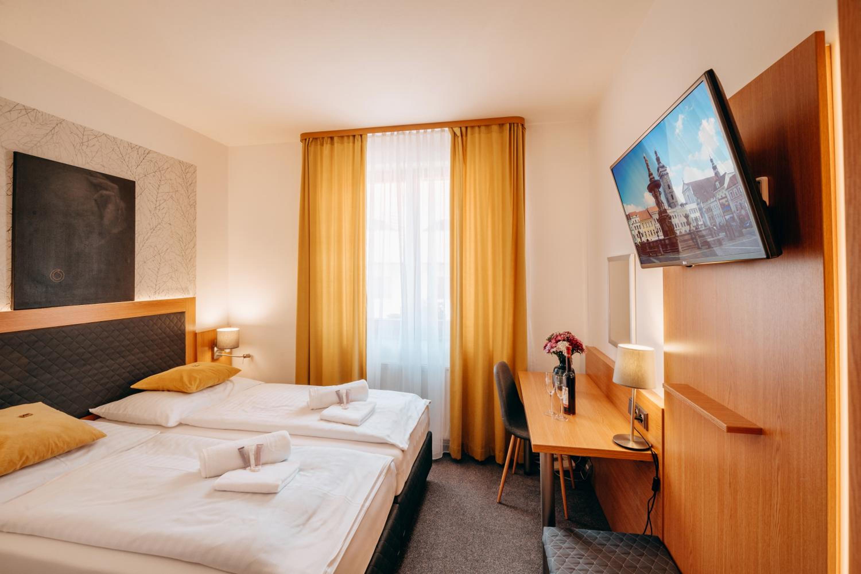 Double or Twin Room - Photo 13