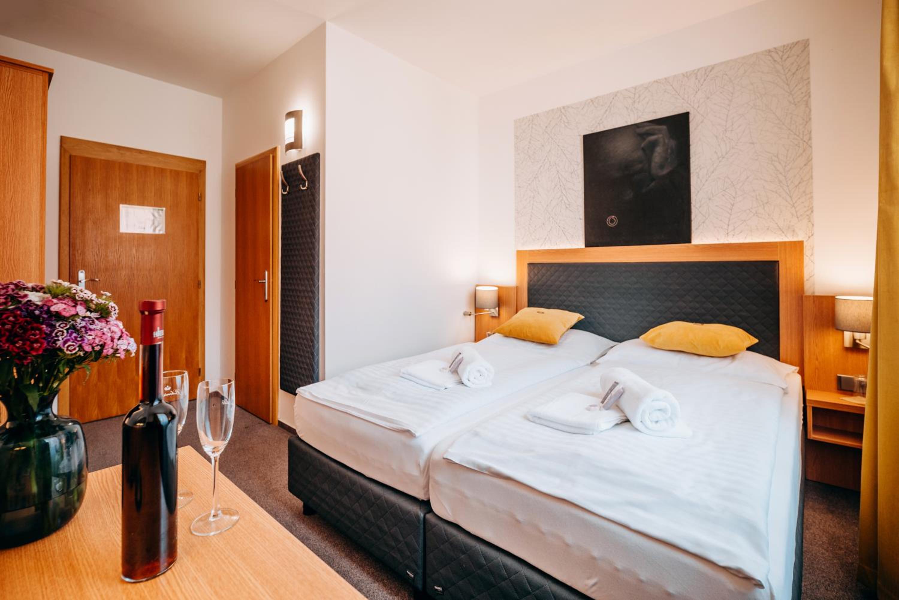 Double or Twin Room - Photo 12