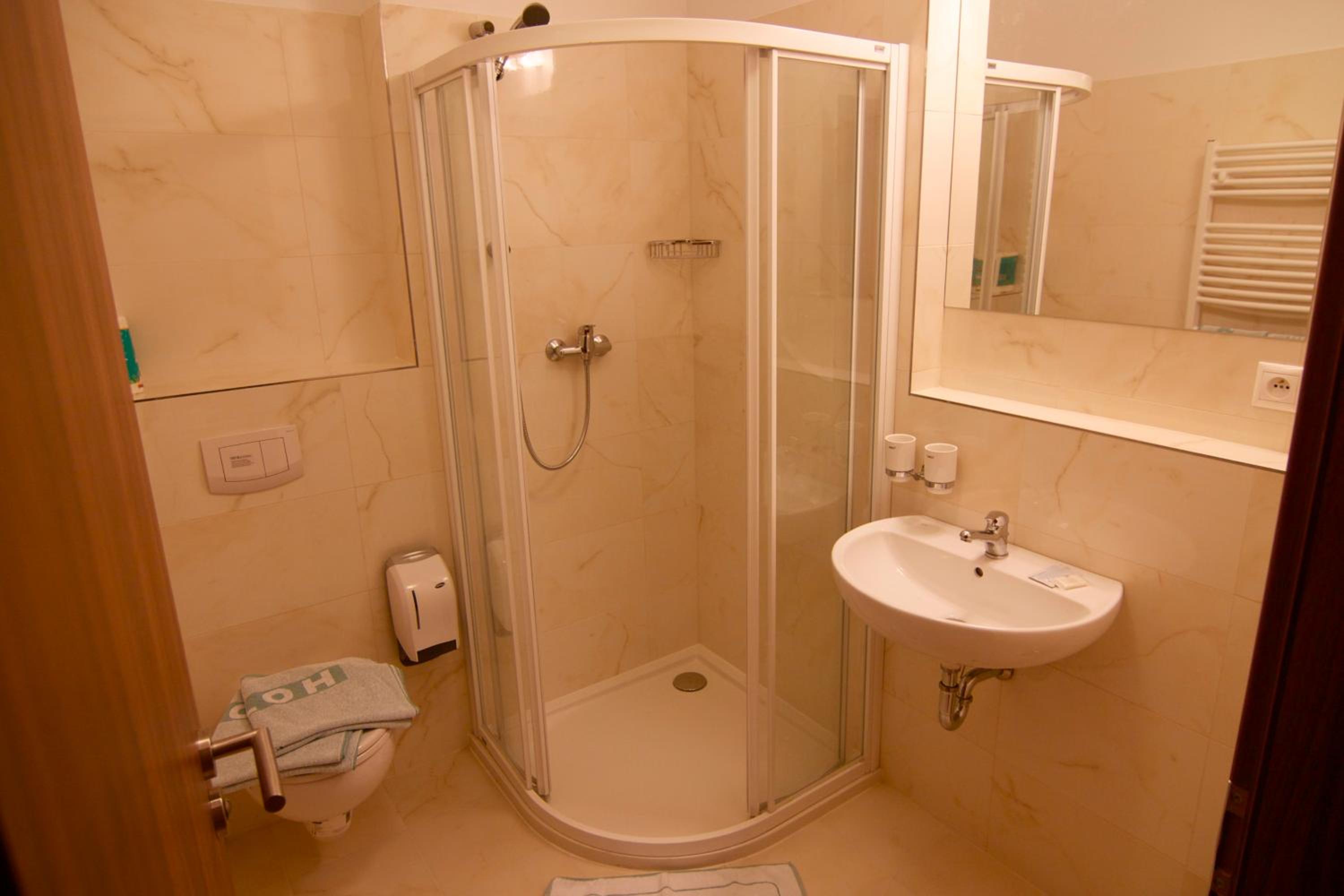 Double or Twin Room - Photo 3