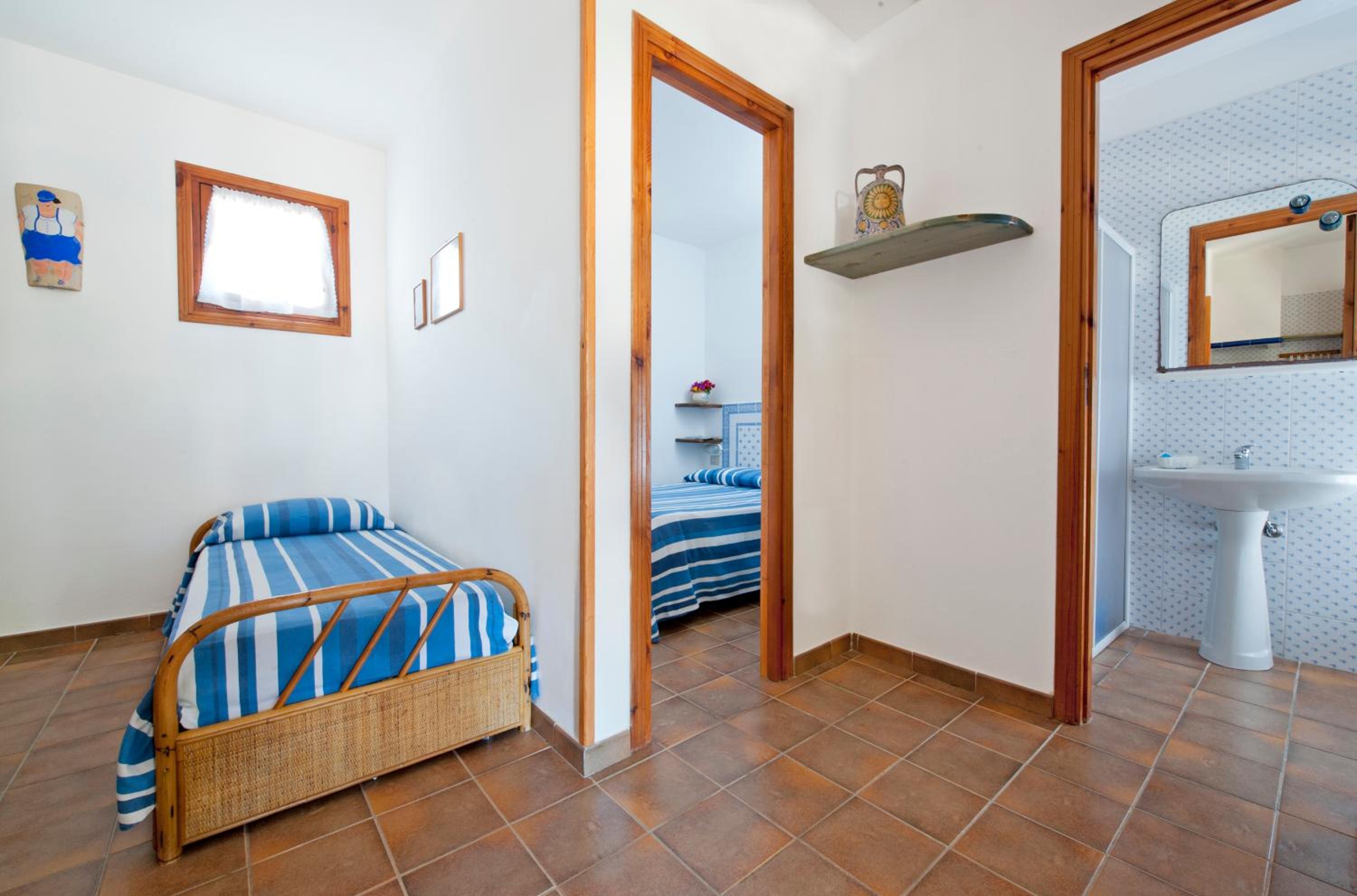 One-Bedroom Apartment (3 Adults) - Photo 1