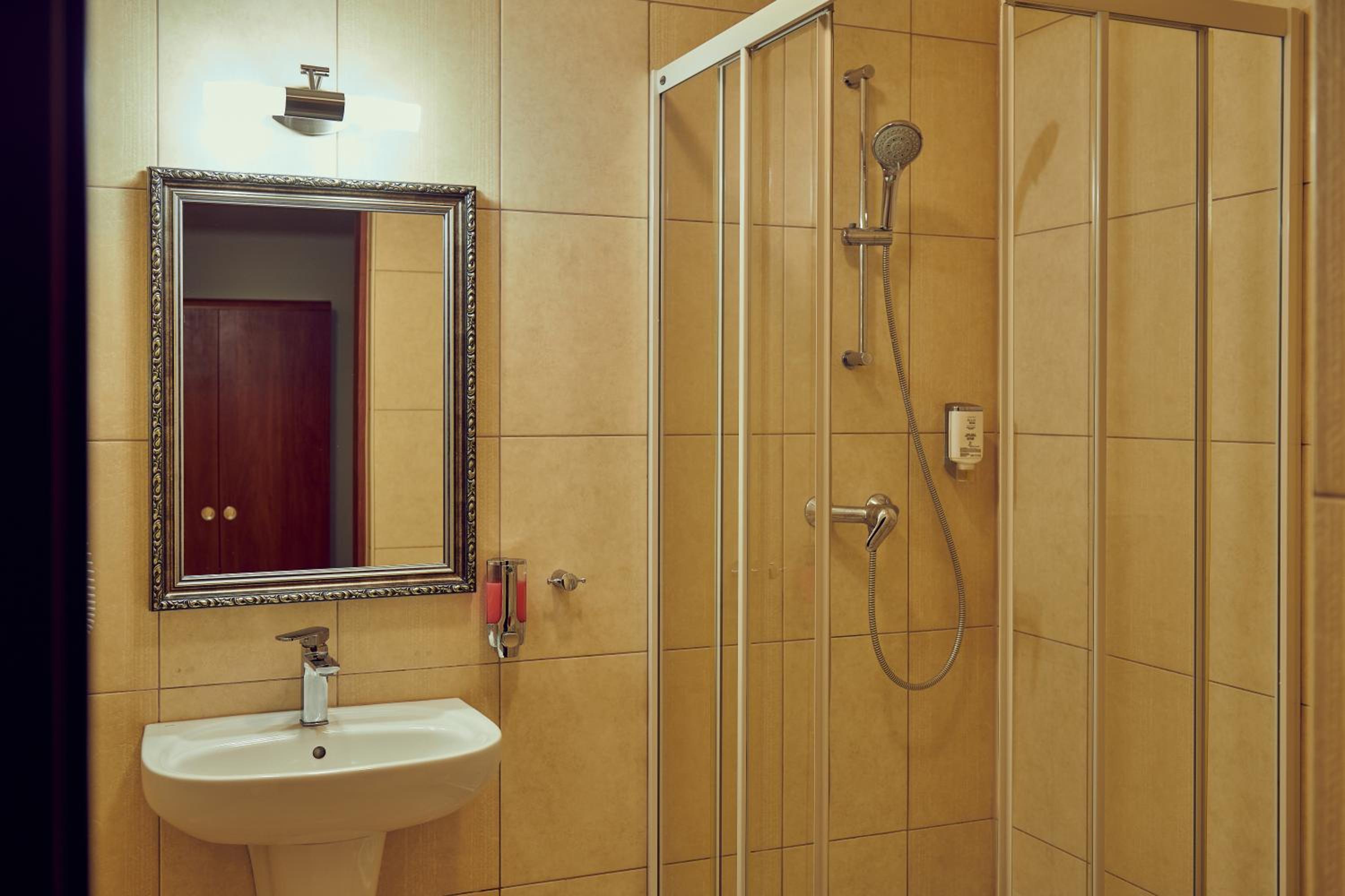Double Room - Photo 5