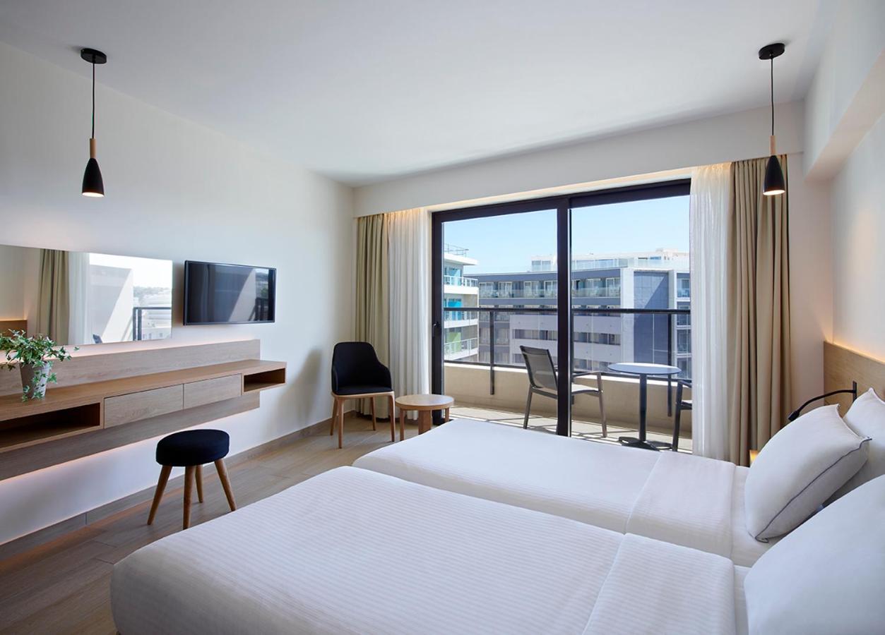 Superior Double or Twin Room with City View - Photo 1