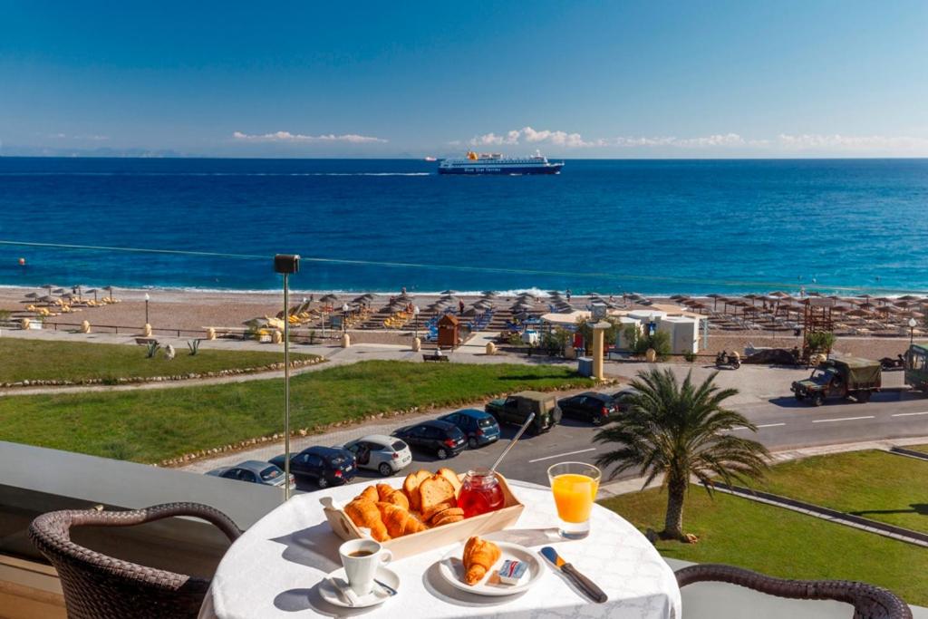 Standard Double or Twin Room with Sea View - Photo 3