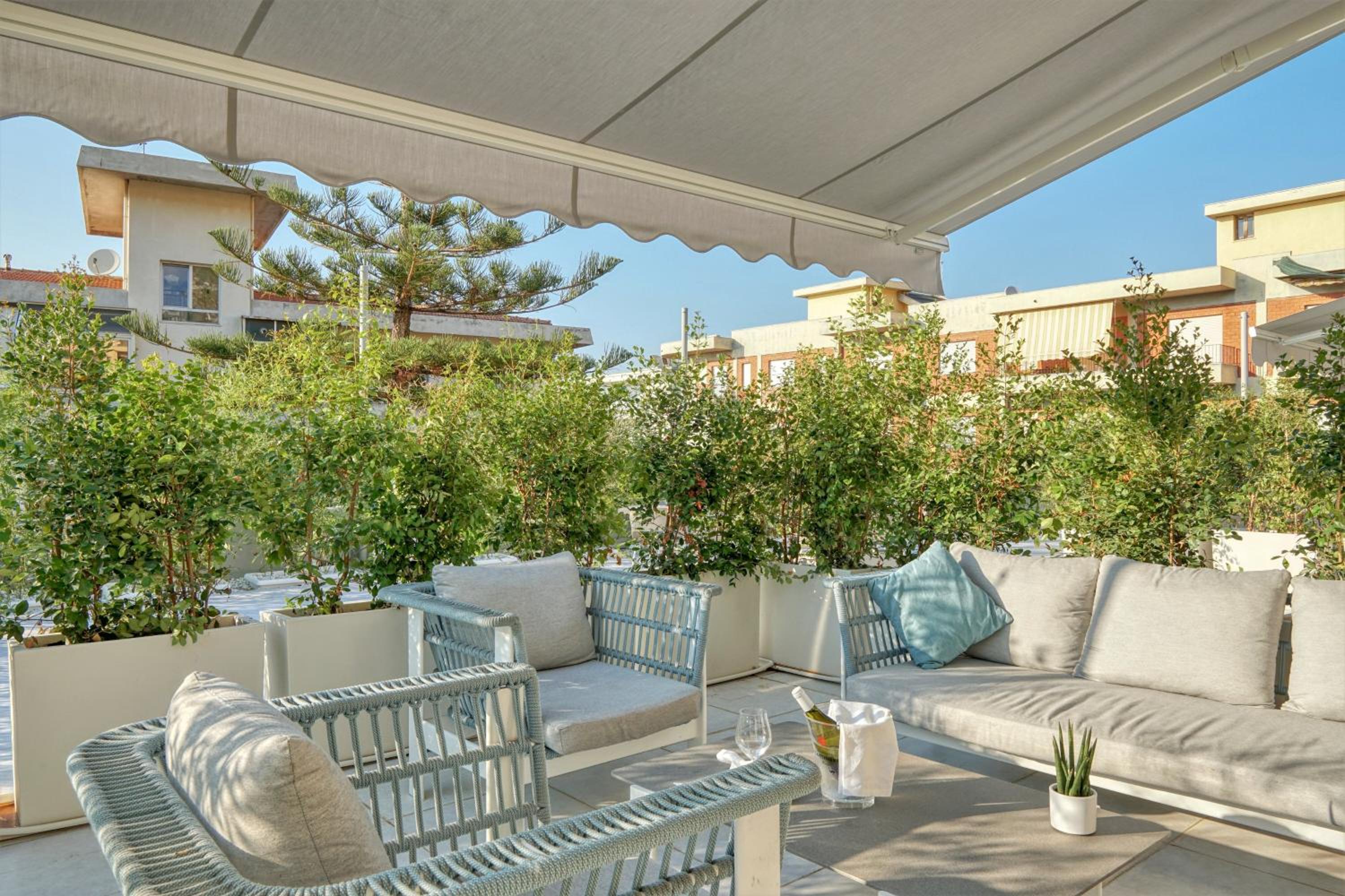 Junior Suite with Terrace - Photo 8
