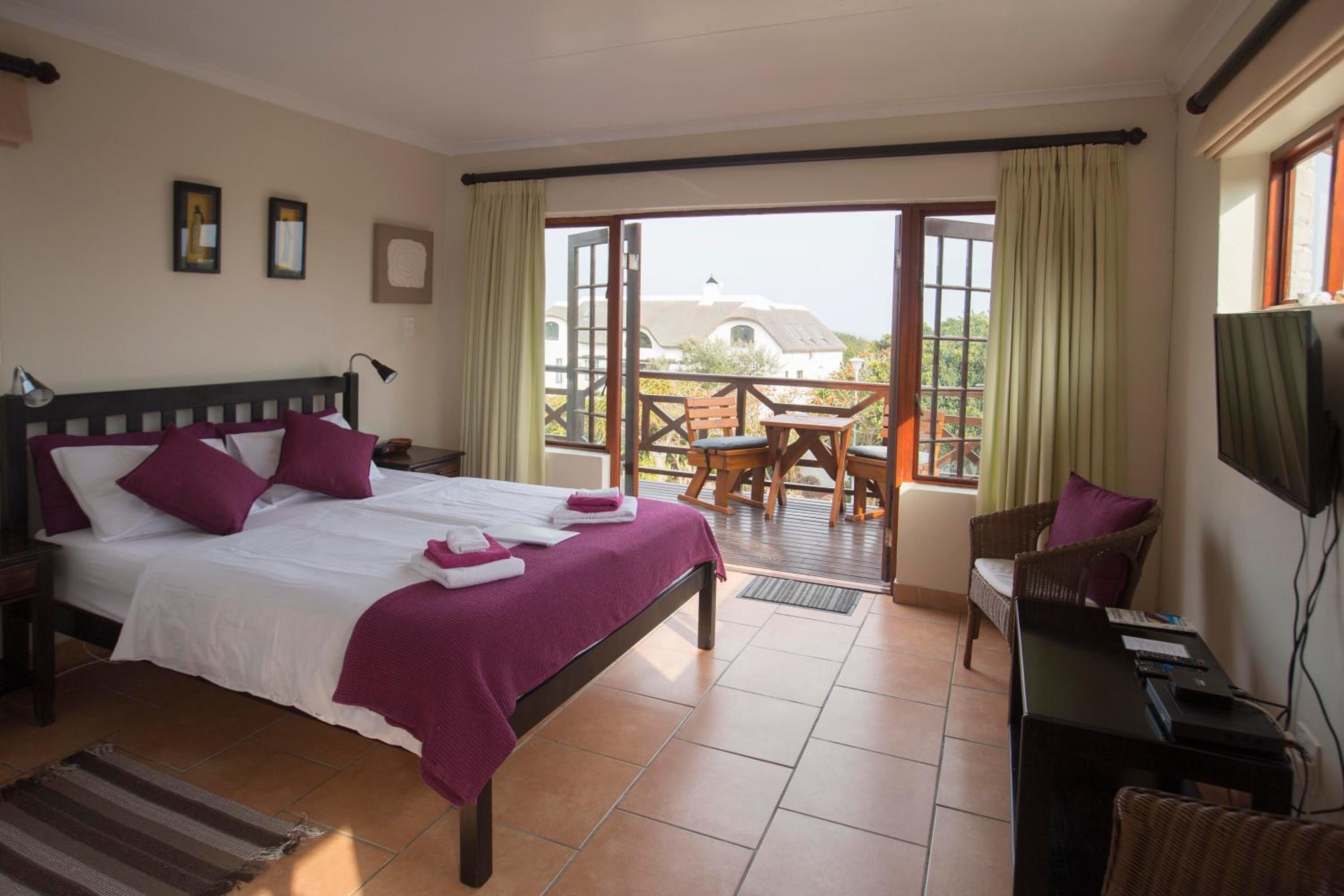 Queen Room with Balcony photo 2