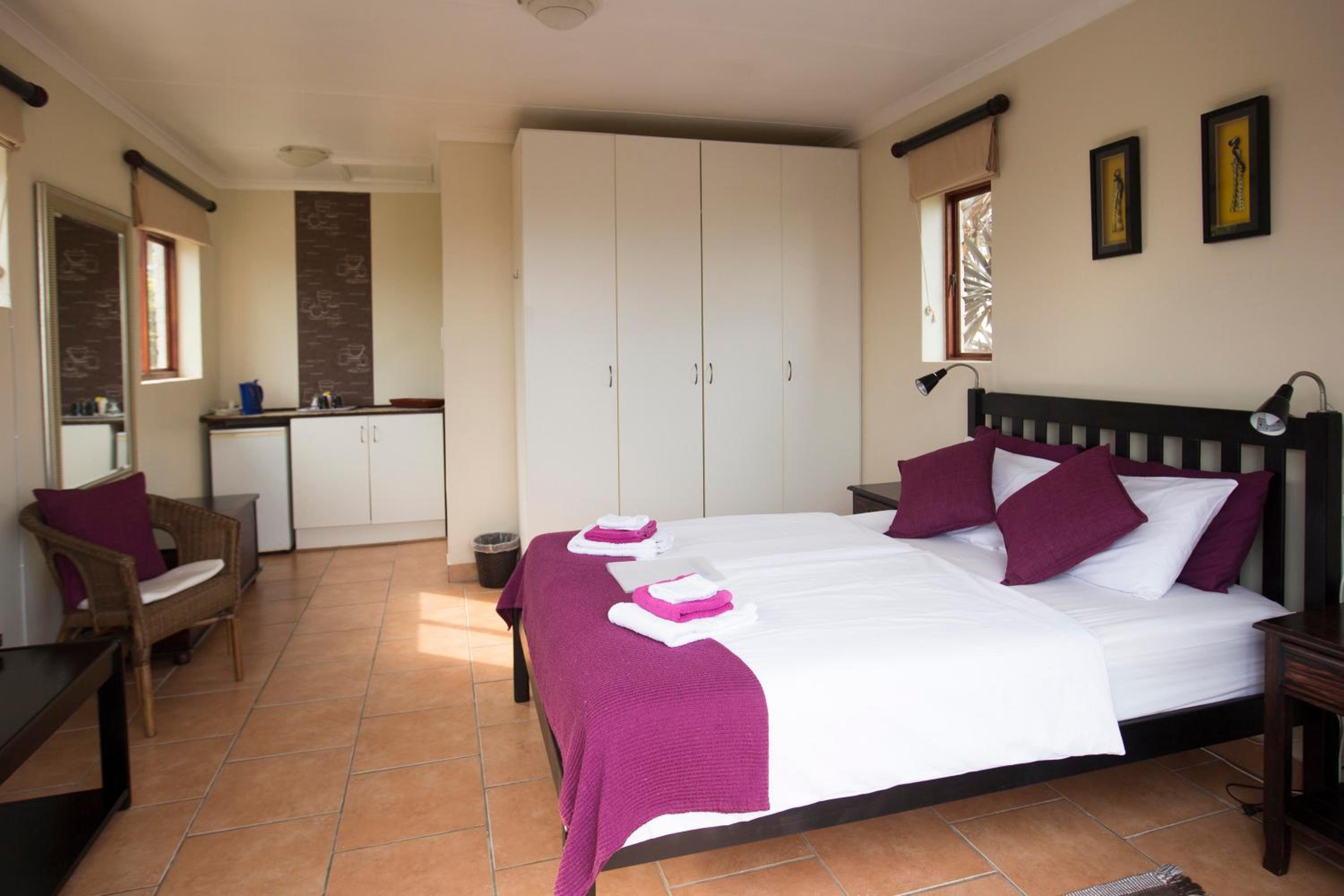 Queen Room with Balcony photo 1