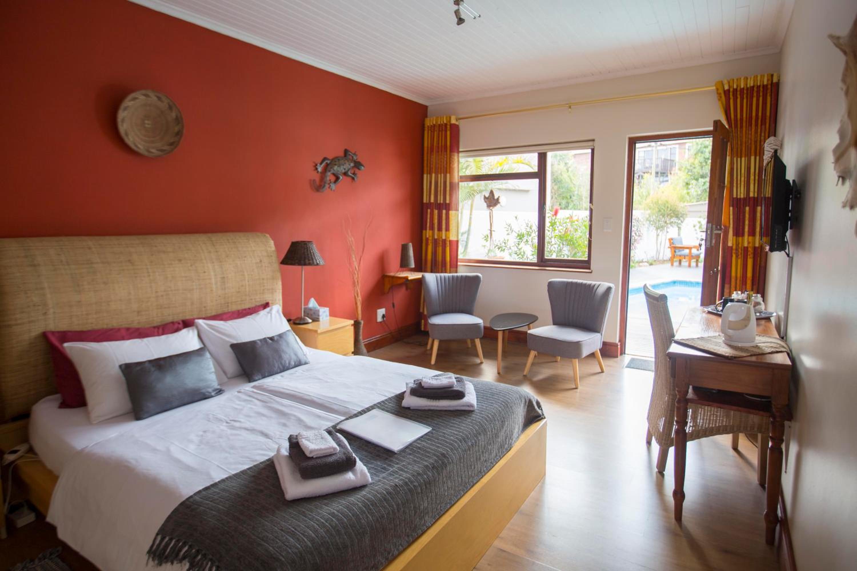 Queen Room with Pool View photo 1