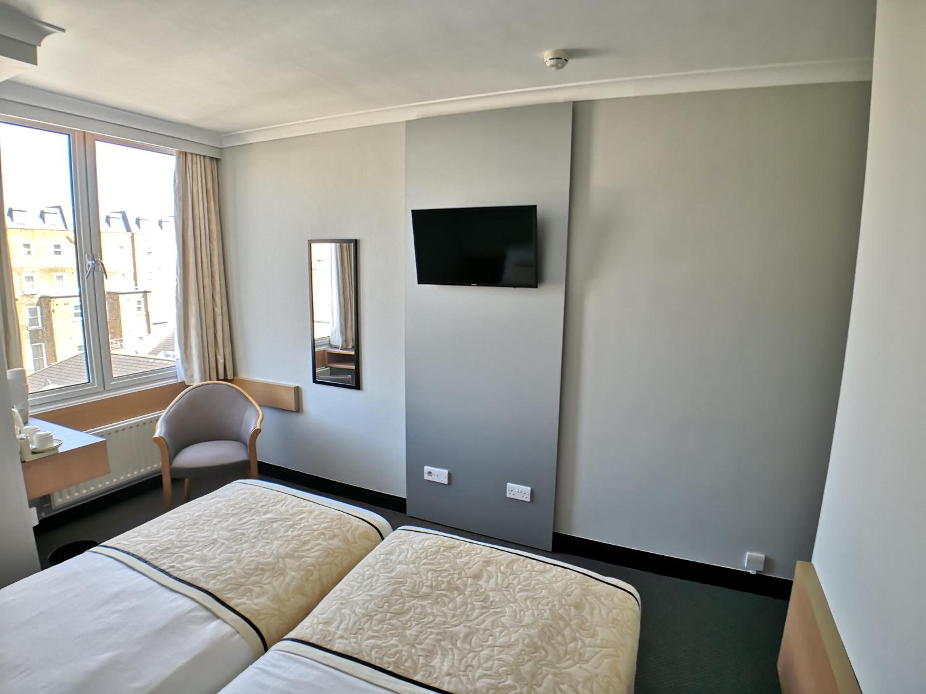 Superior Twin Room photo 3