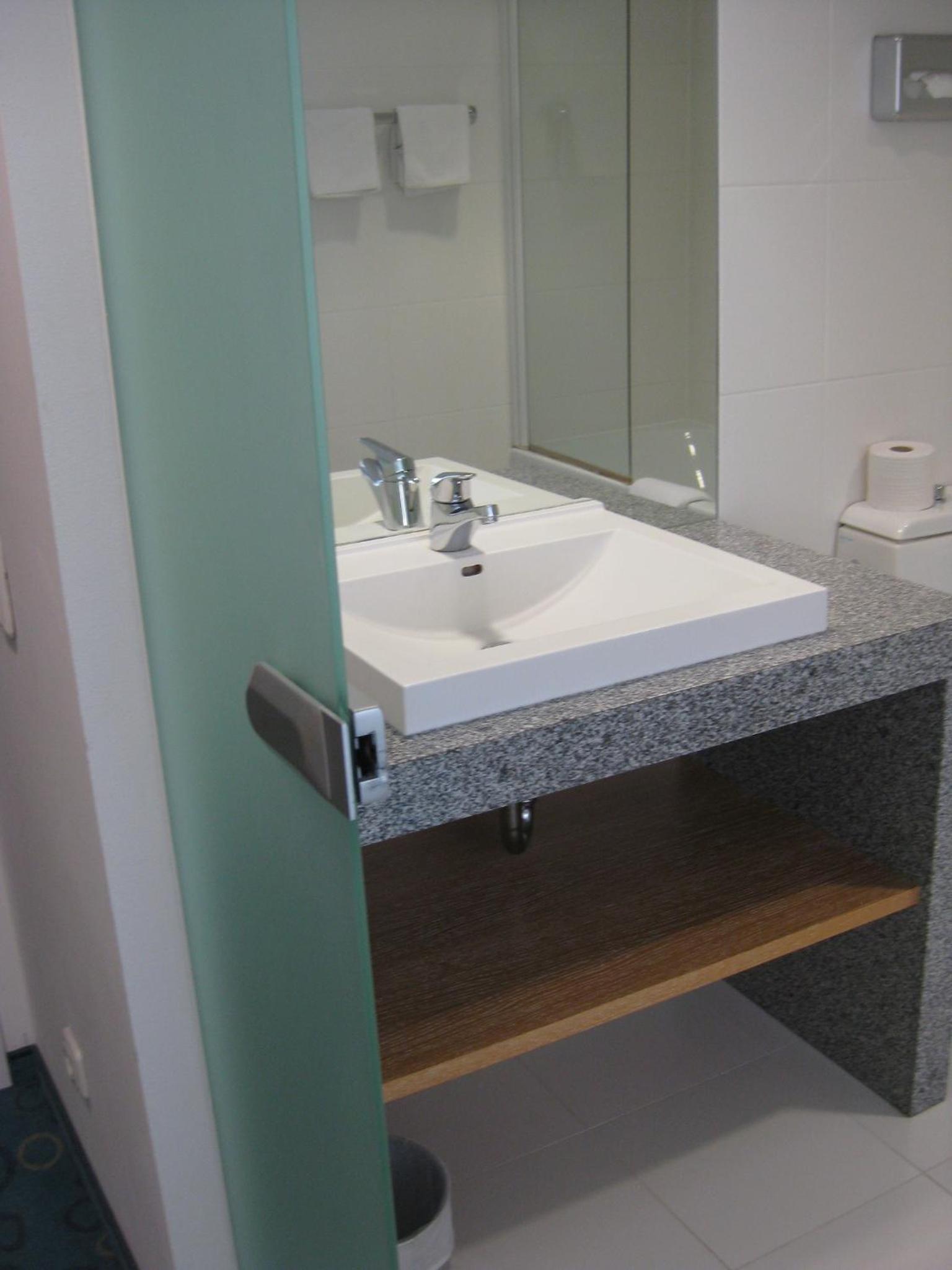 Standard Triple Room - Photo 4
