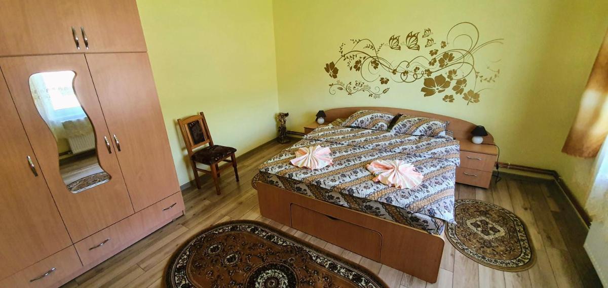 Double Room with Shared Bathroom photo 2
