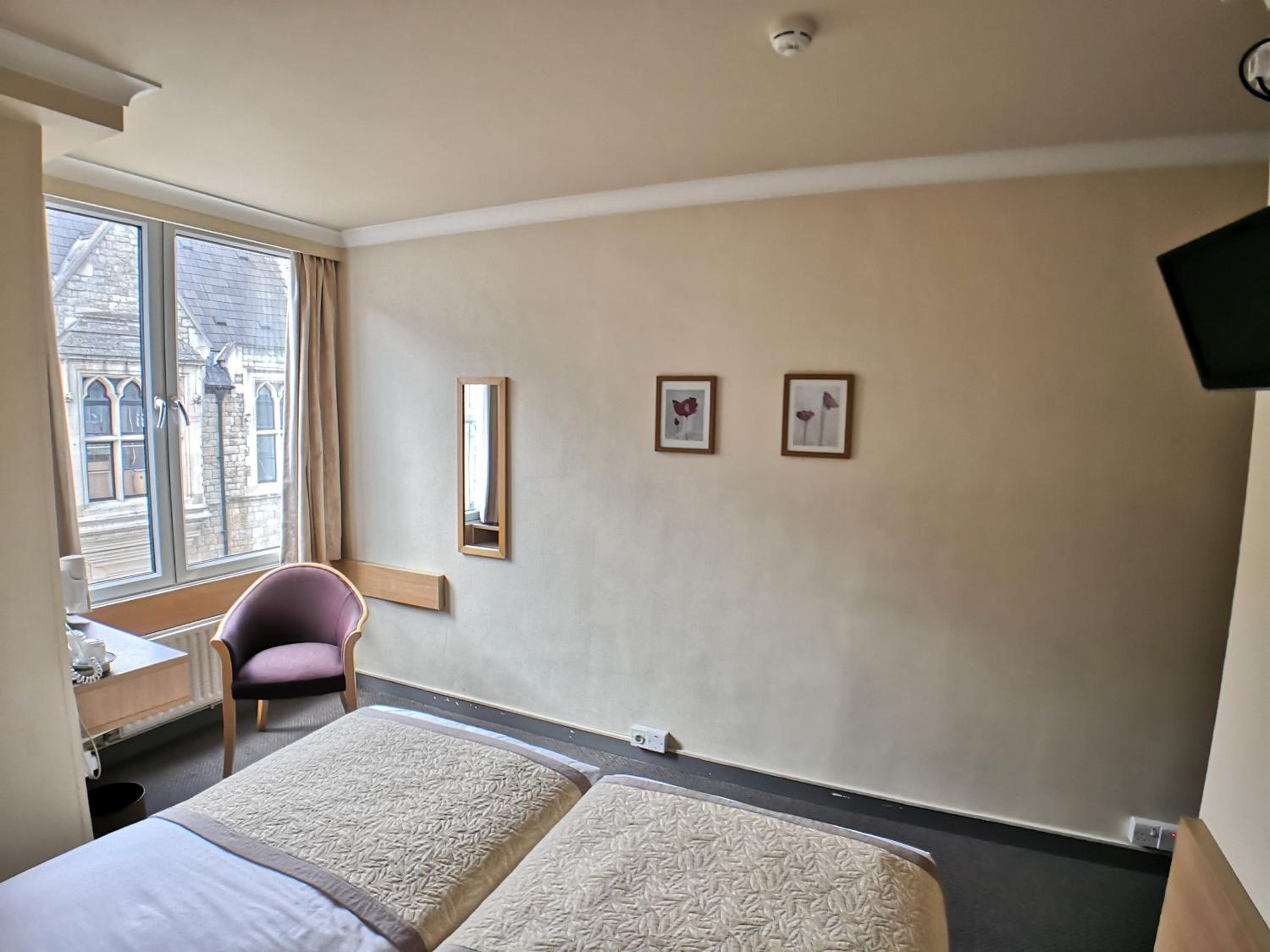 Standard Twin Room photo 3