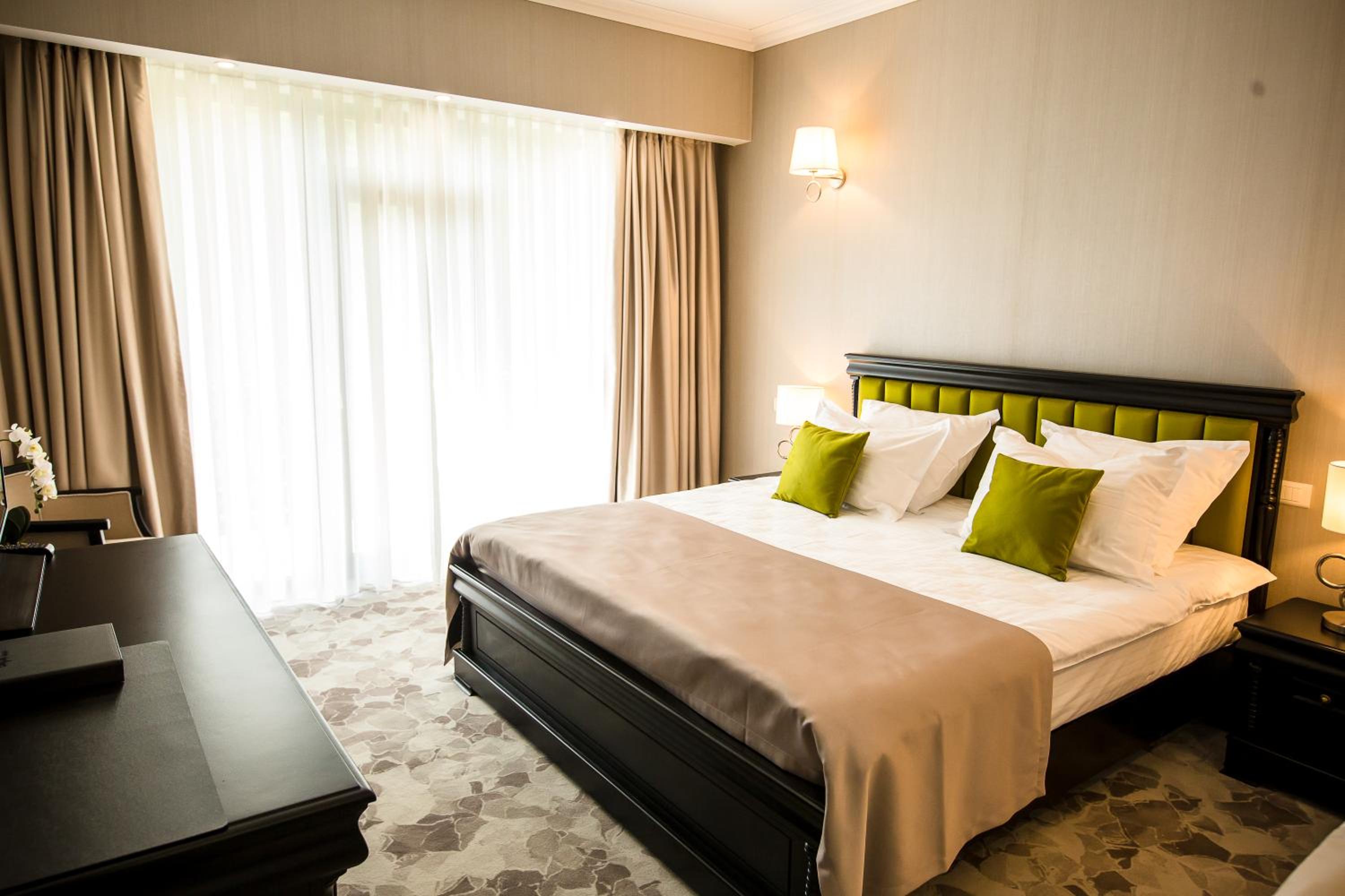 Deluxe Double Room - Photo 14