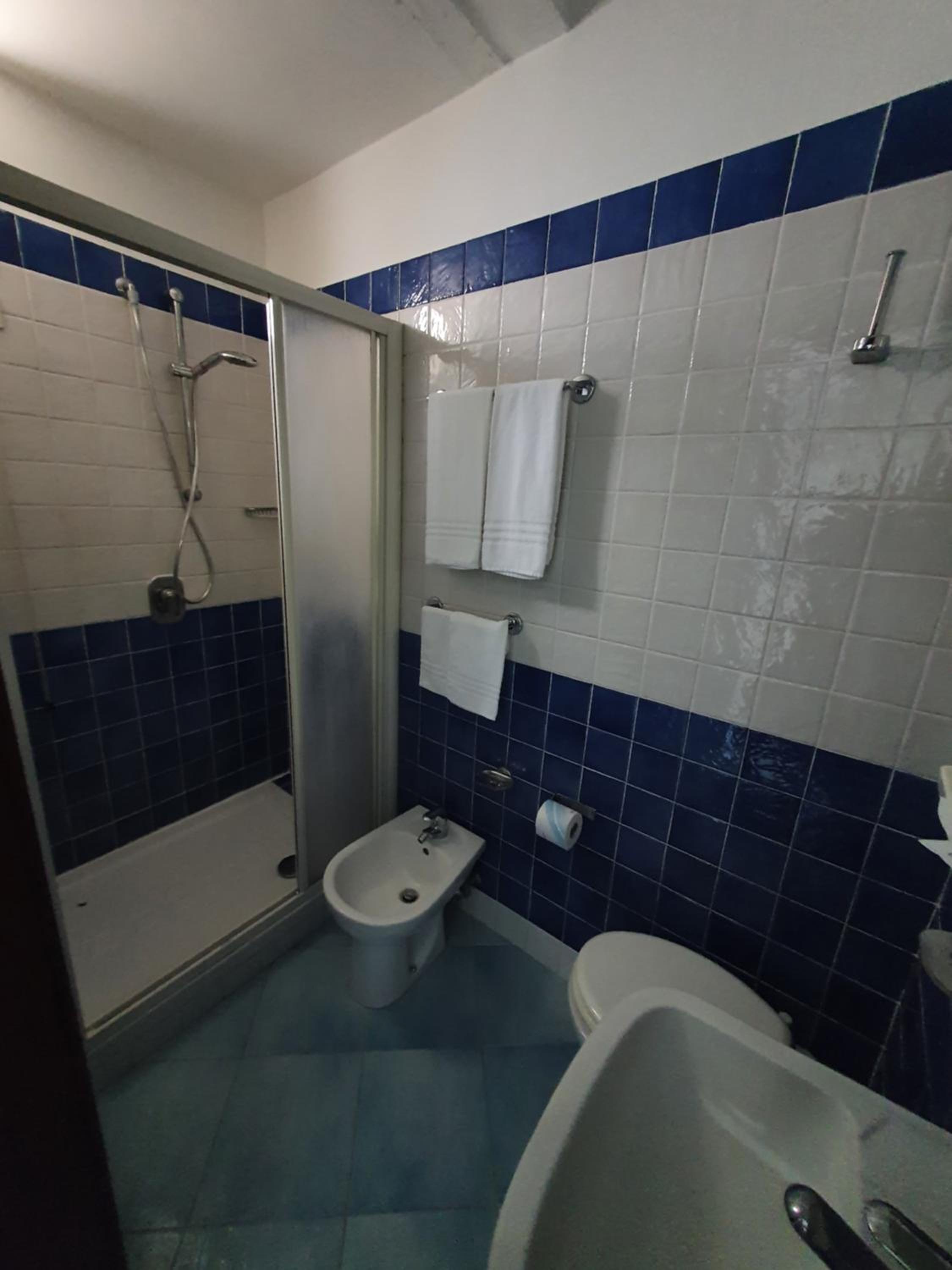 Economy Double or Twin Room No Sea View - Photo 4