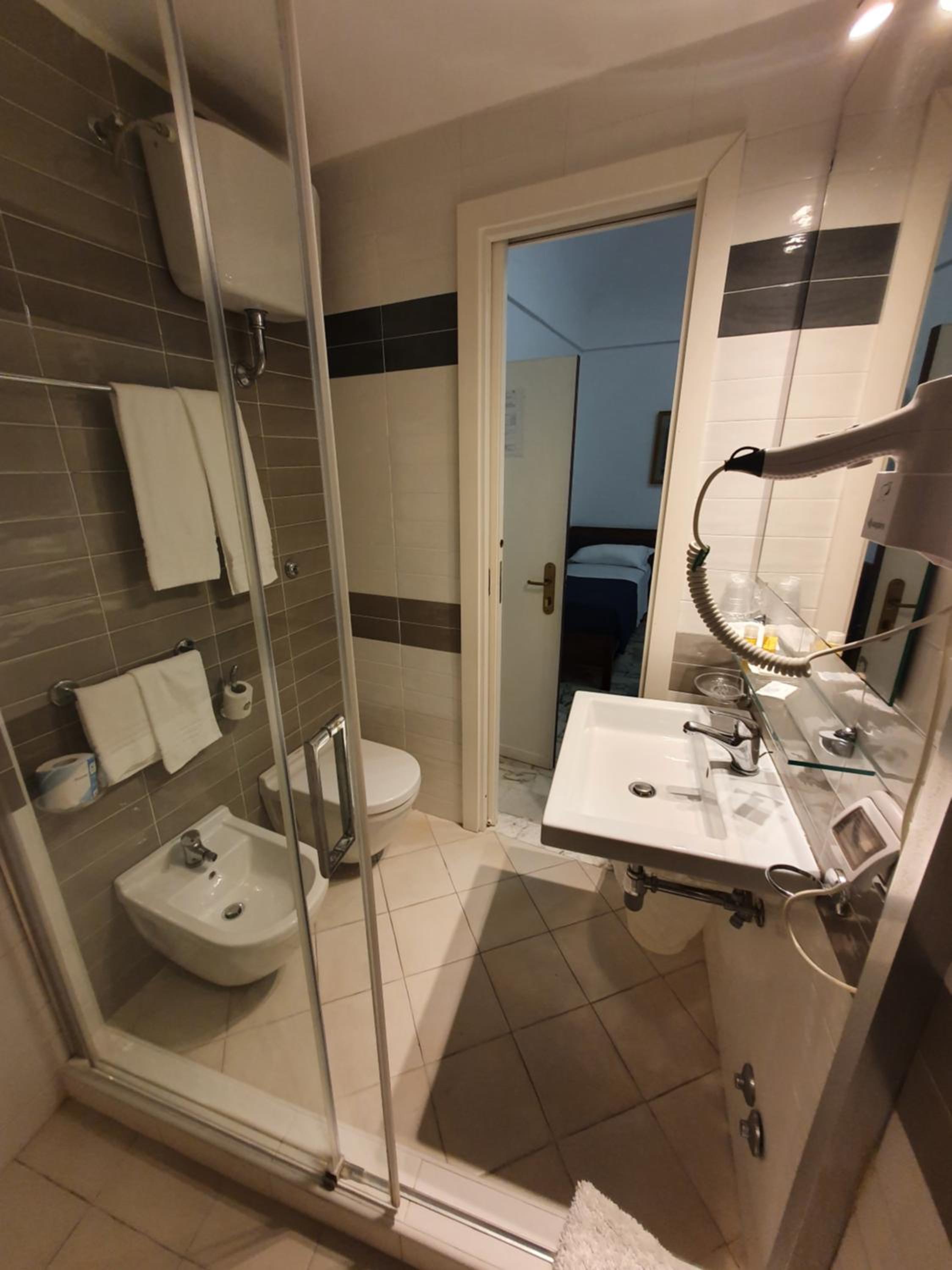 Classic Quadruple Room - Photo 3