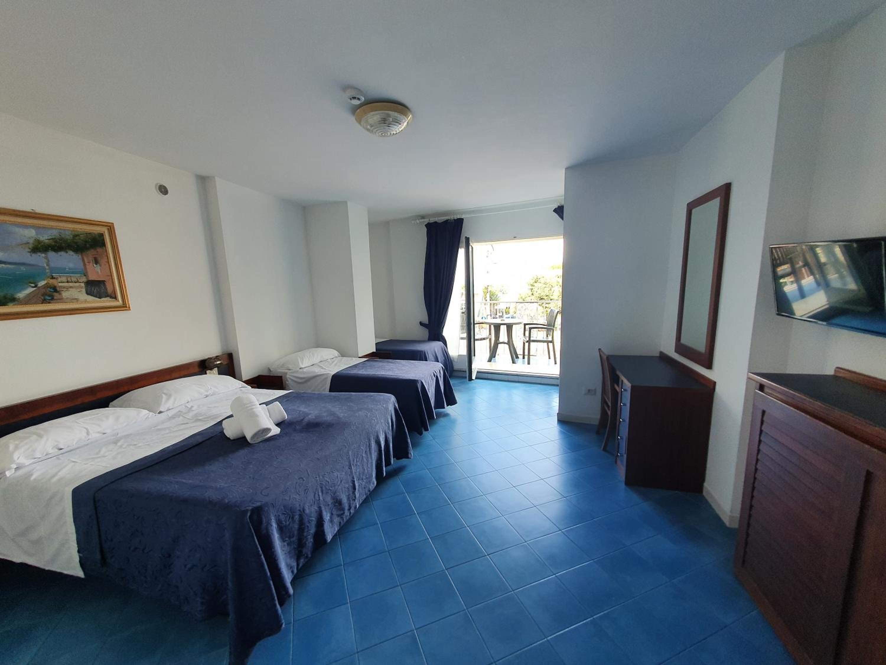 Family Room with Sea View - Photo 1