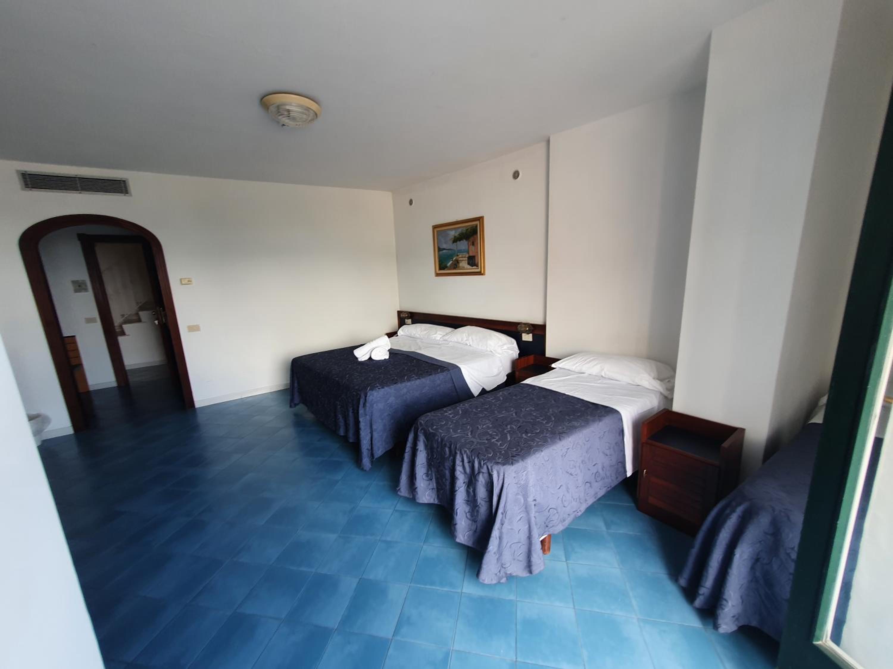 Family Room with Sea View - Photo 3
