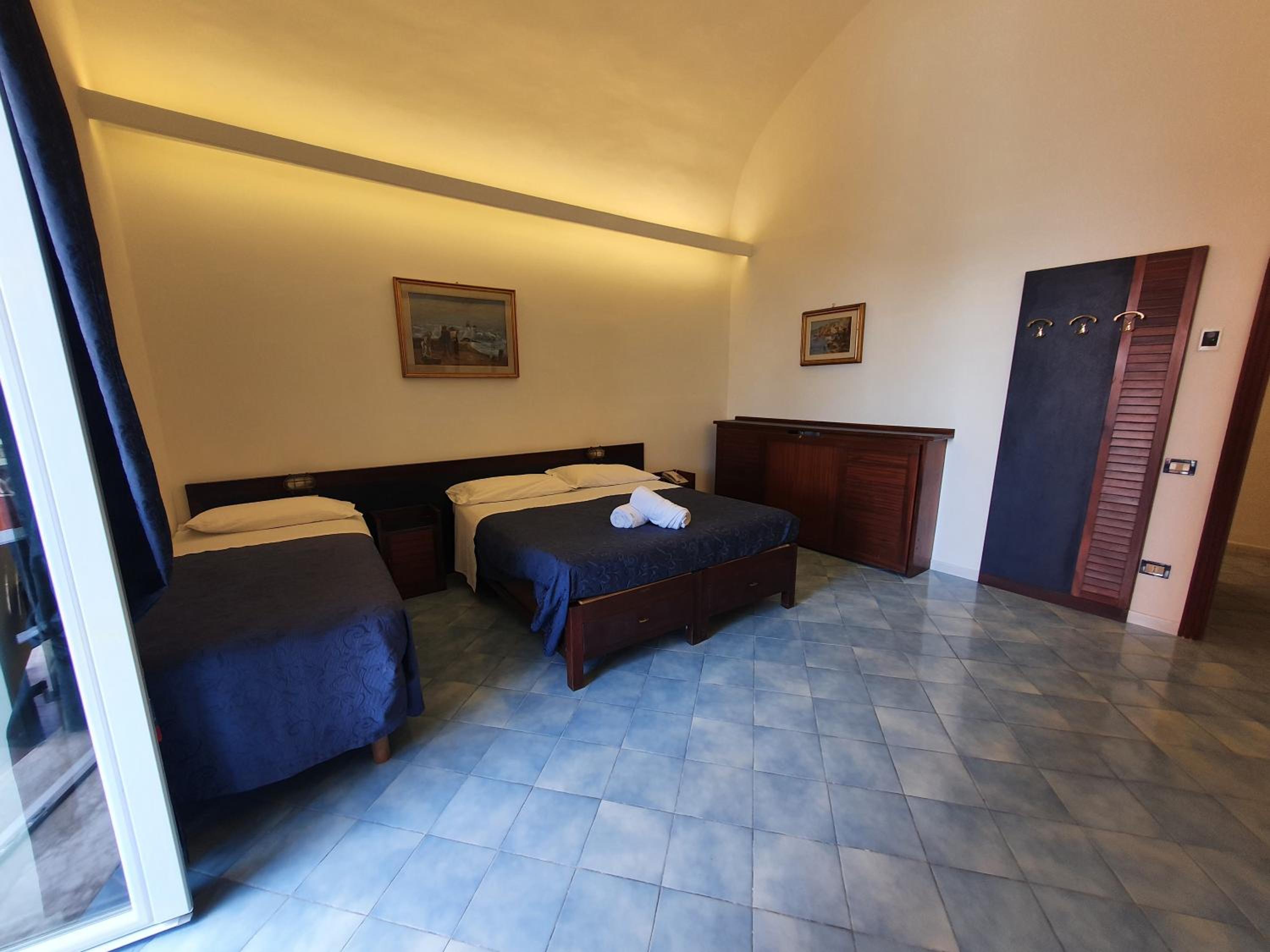 Family Room with Sea View - Photo 6