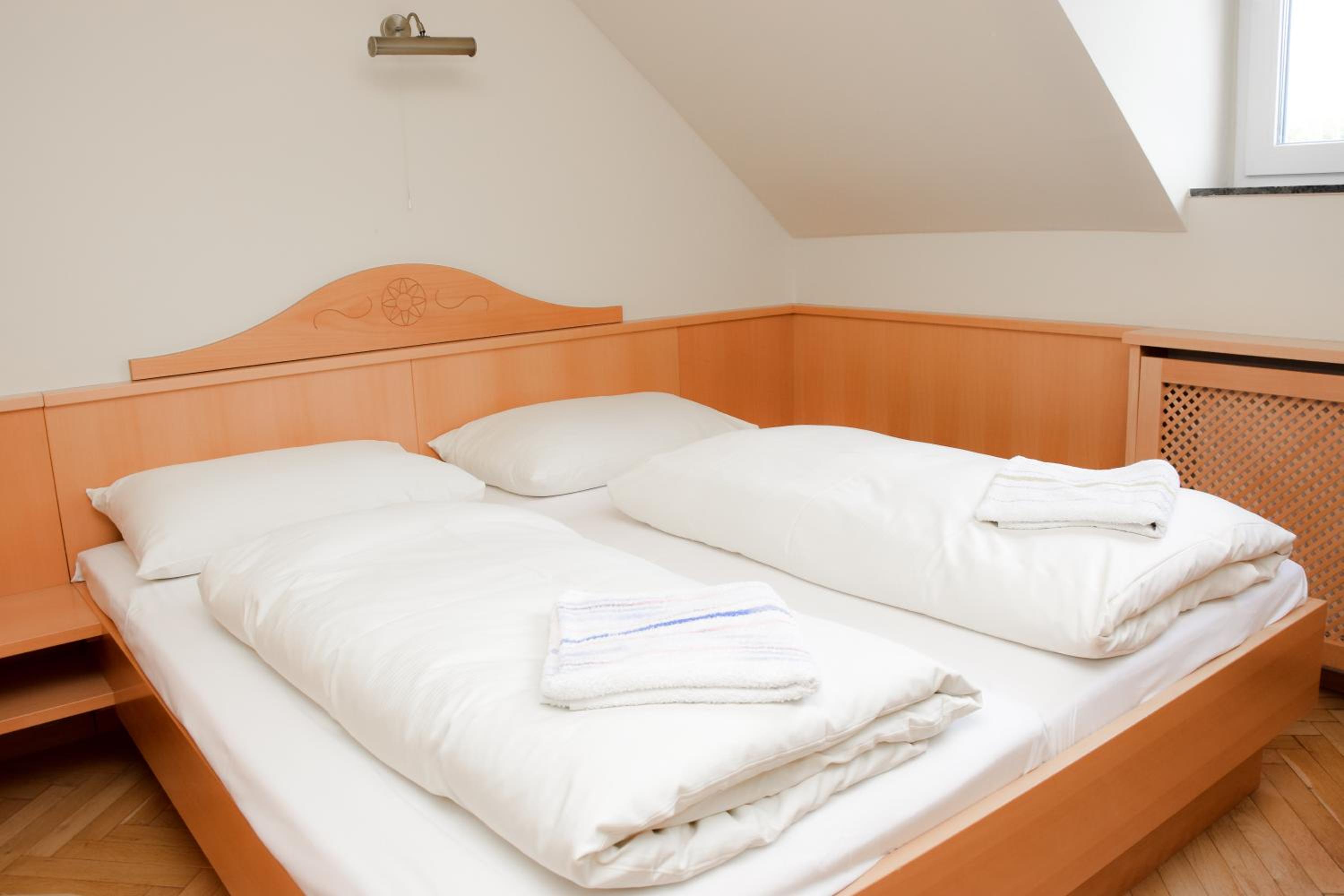 Double or Twin Room - Photo 4