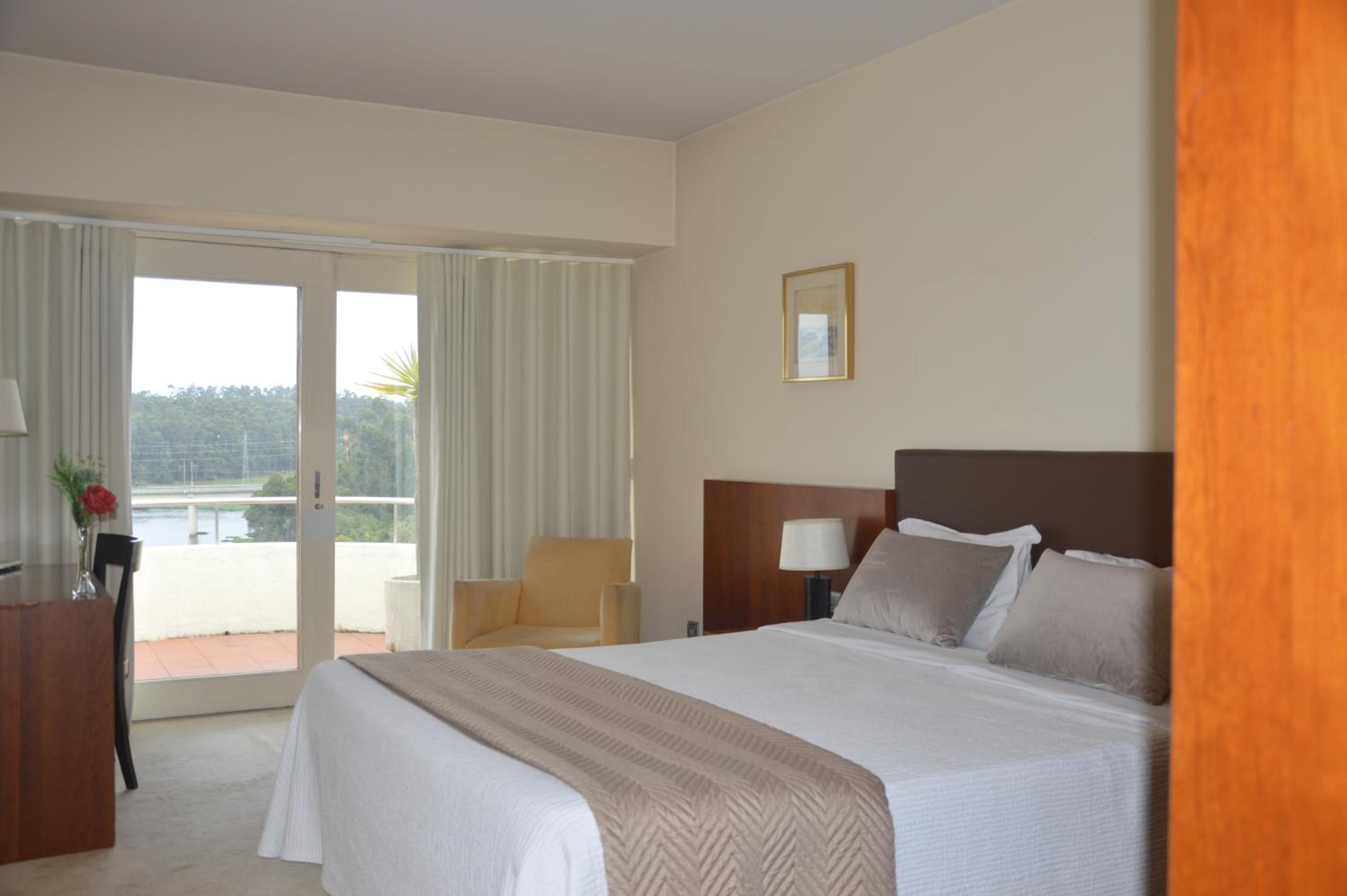 Double Room with River View and Romantic Package photo 2