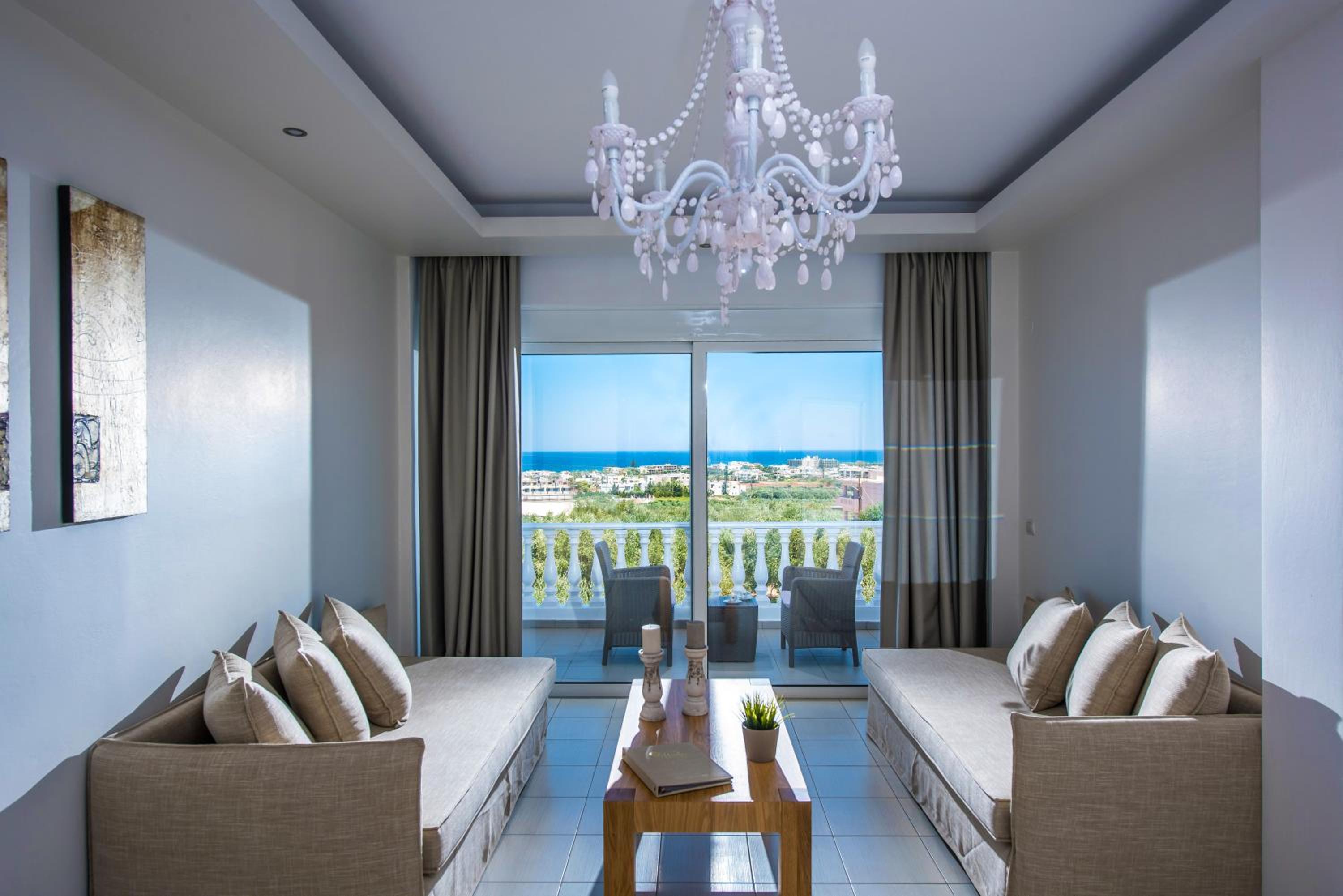 Superior Suite / Family Room - Photo 1