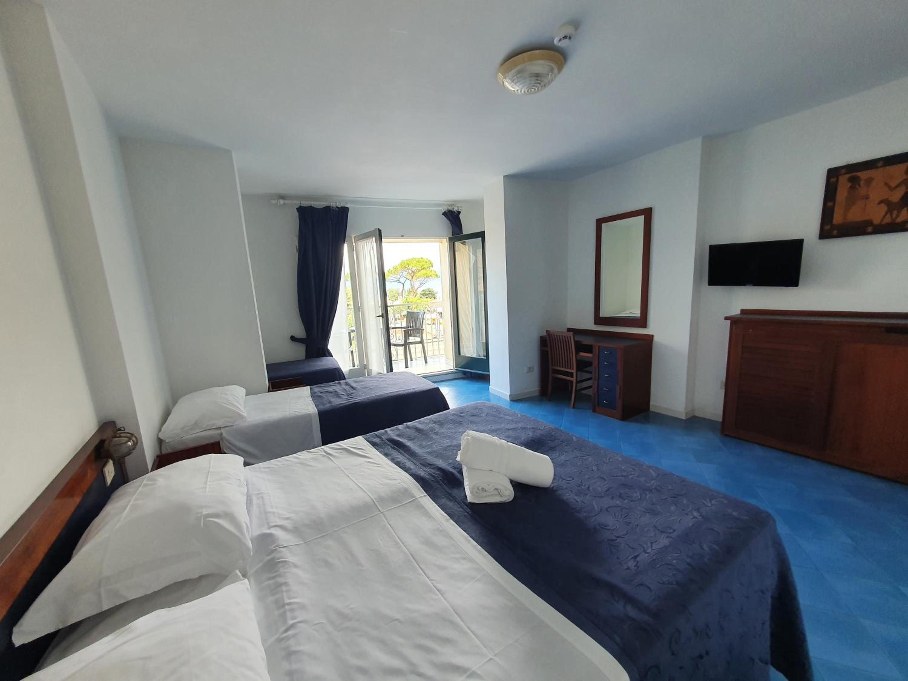 Family Room with Sea View - Photo 5