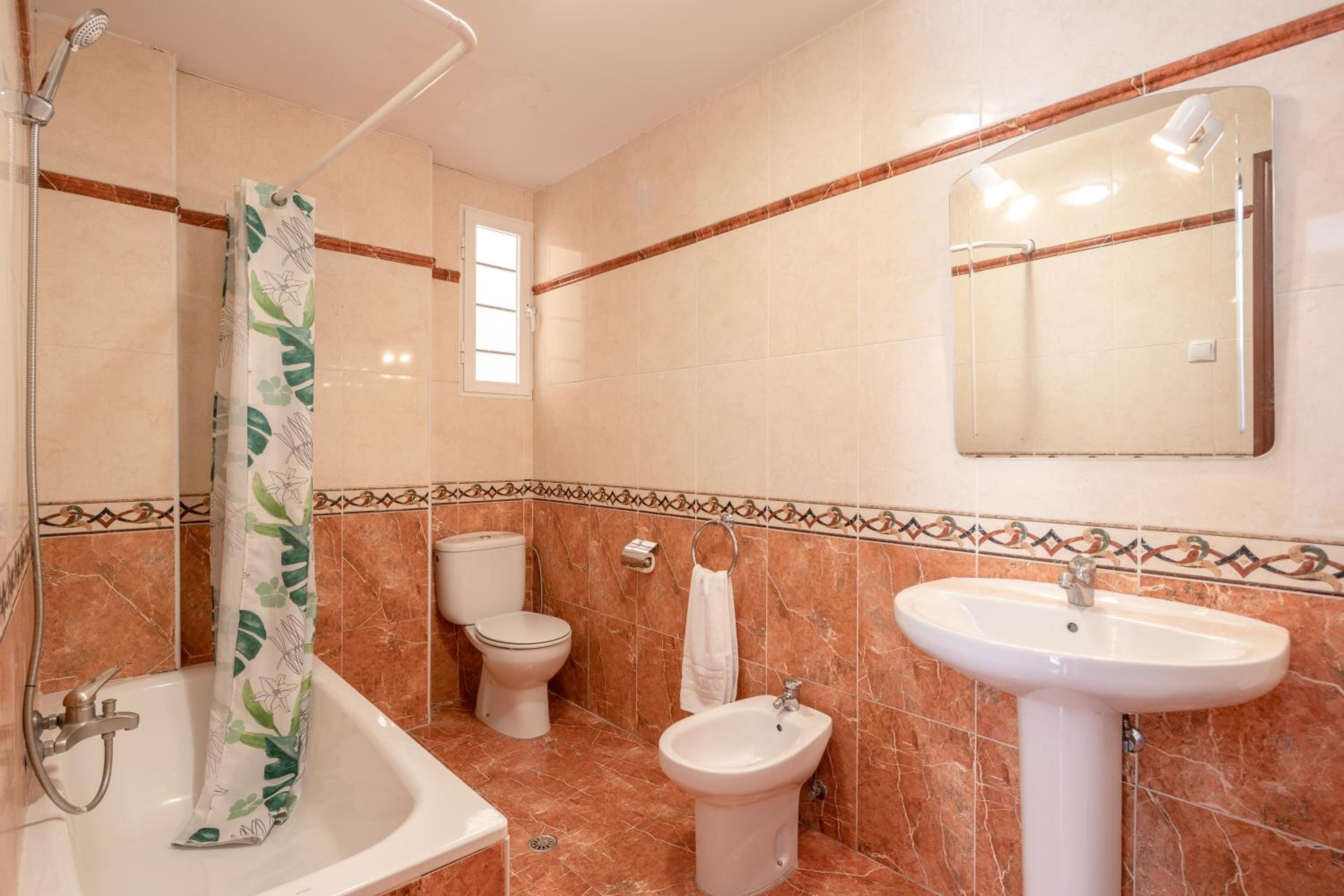 Double or Twin Room with Private Bathroom photo 3