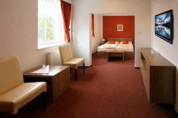Deluxe Double Room with Extra Bed - Photo 1