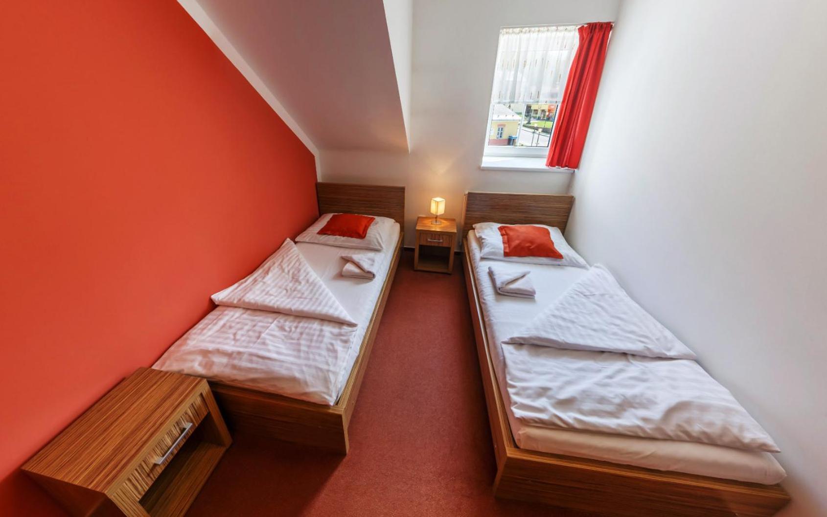 Twin Room - Photo 2