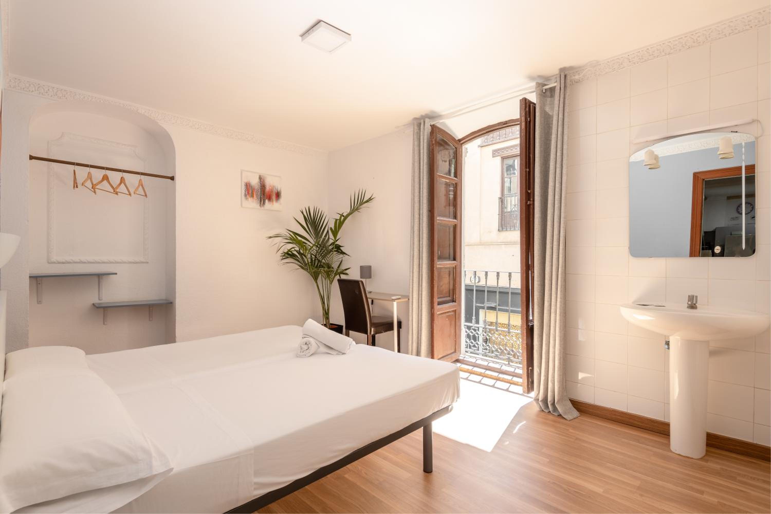 Double or Twin Room with Shared Bathroom photo 2
