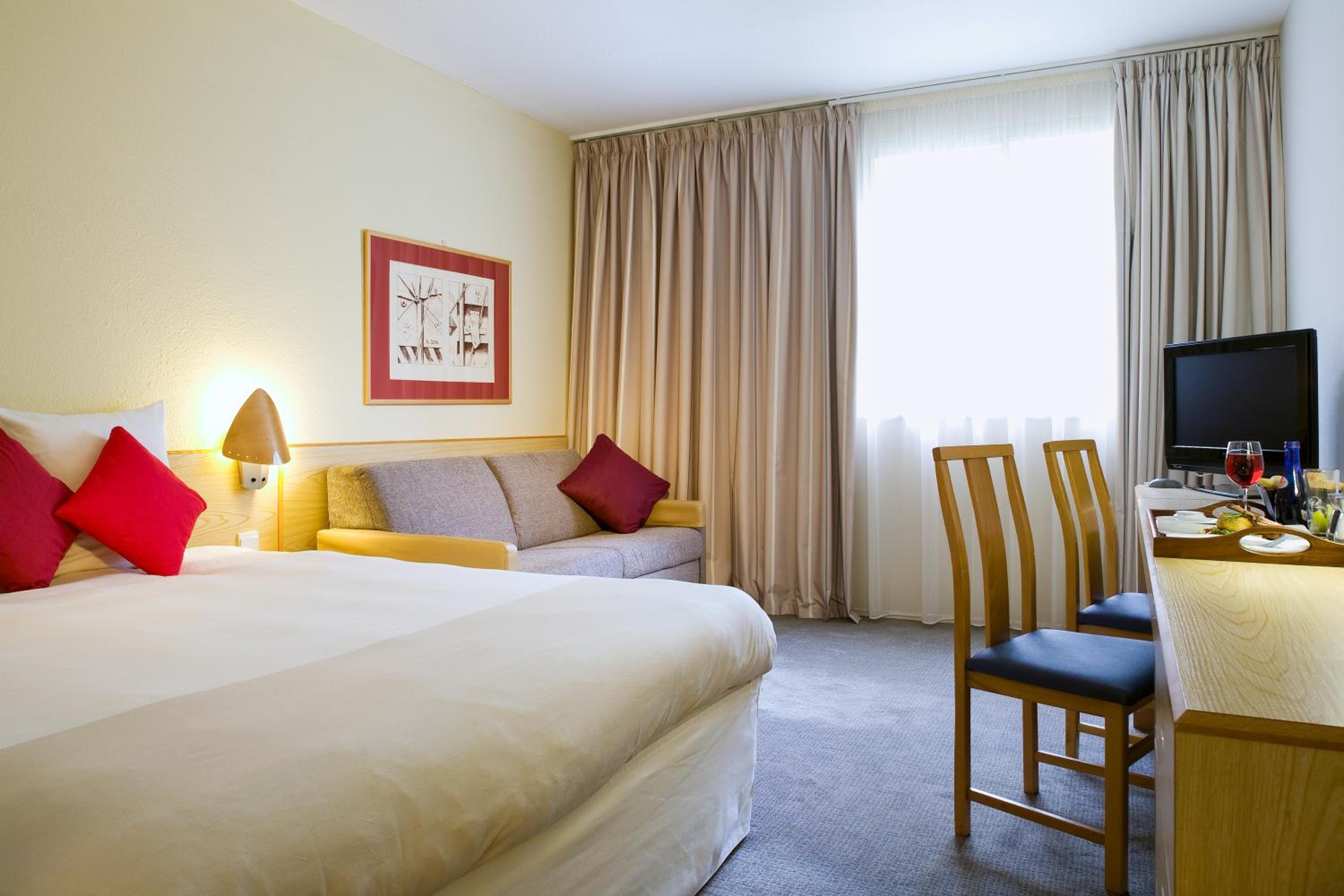 Standard Queen Room - Photo 7