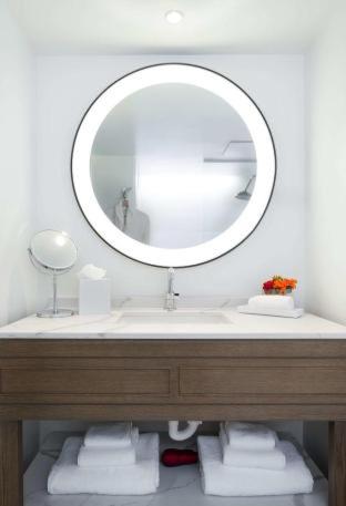 Foggy Bottom Junior King Suite with Sofa Bed photo 2