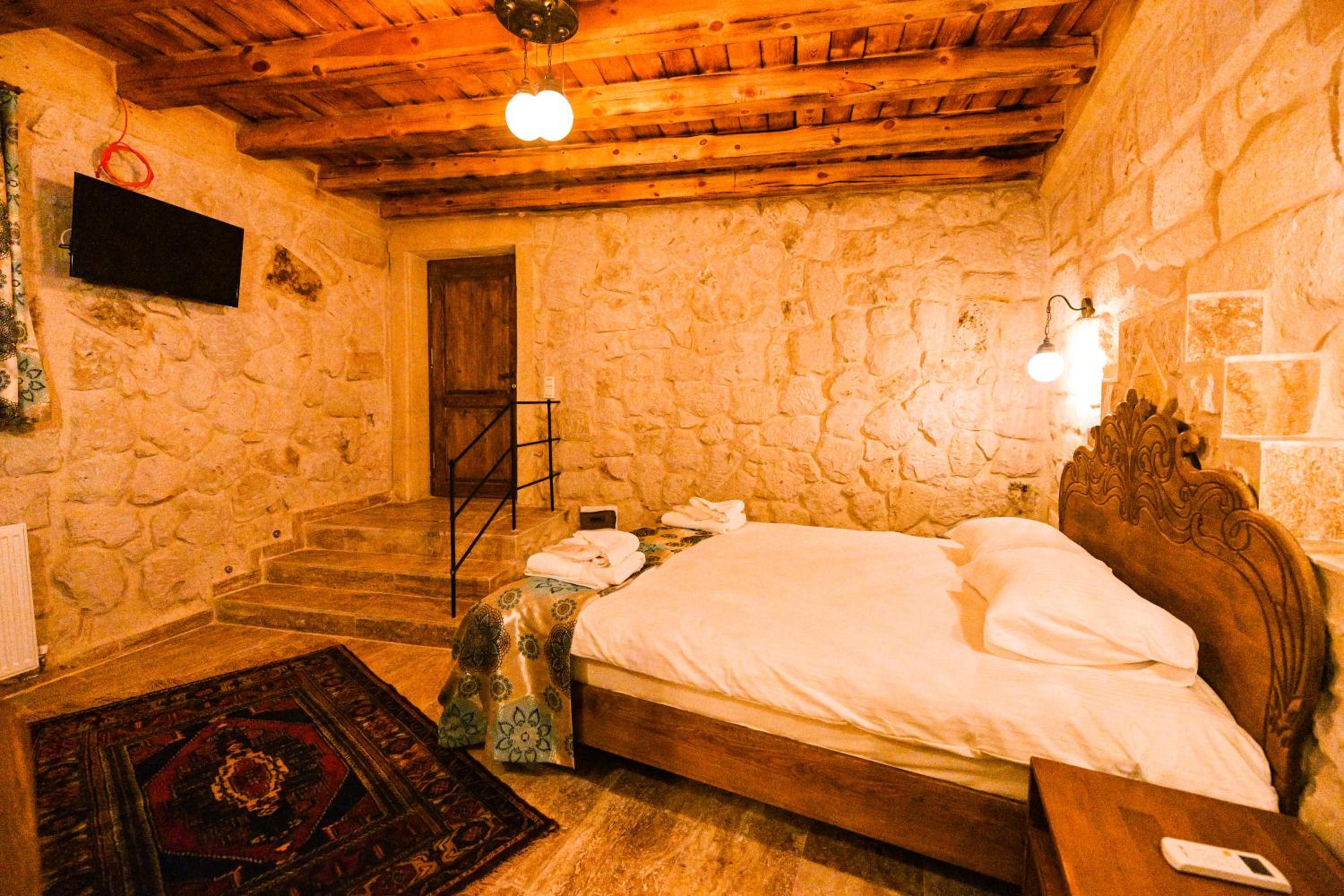 Small Double Room - Photo 8