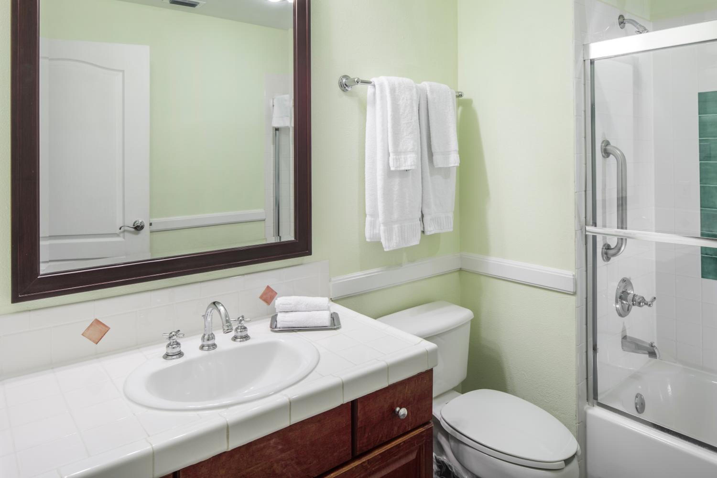 One-Bedroom King Suite thumbnail 5