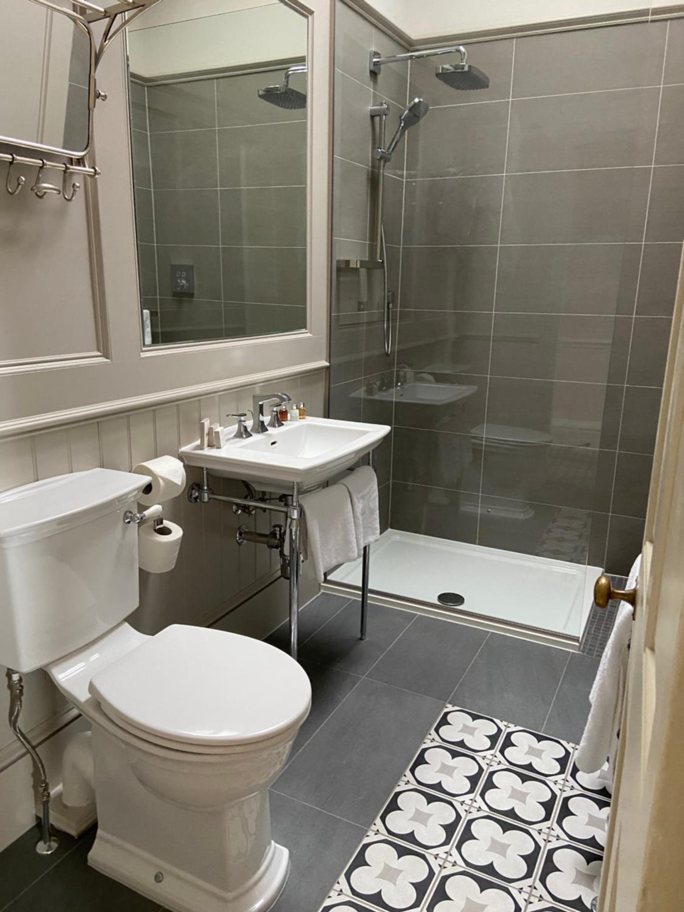 Double Room - Photo 5