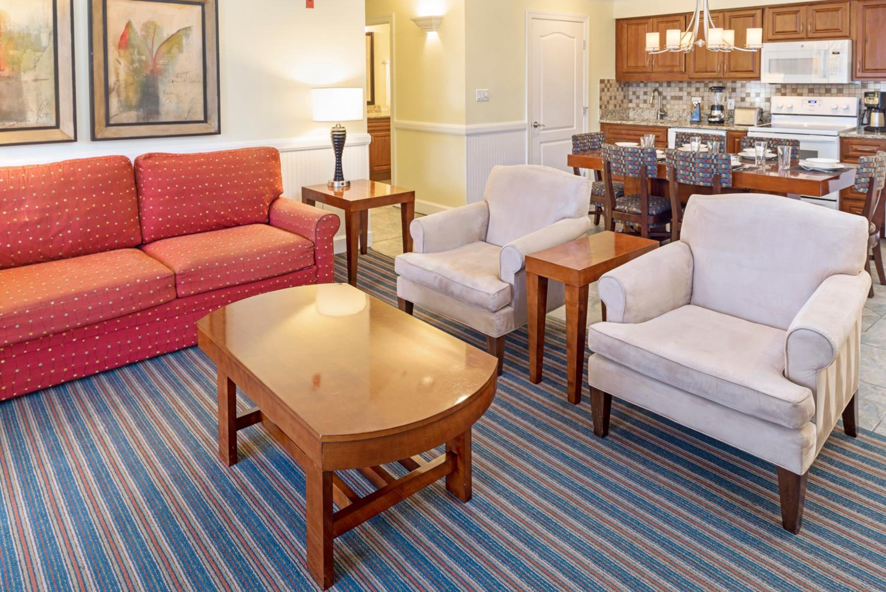 Two-Bedroom King Suite with Two Twin Beds and Roll-In Shower - Mobility Accessible thumbnail 5
