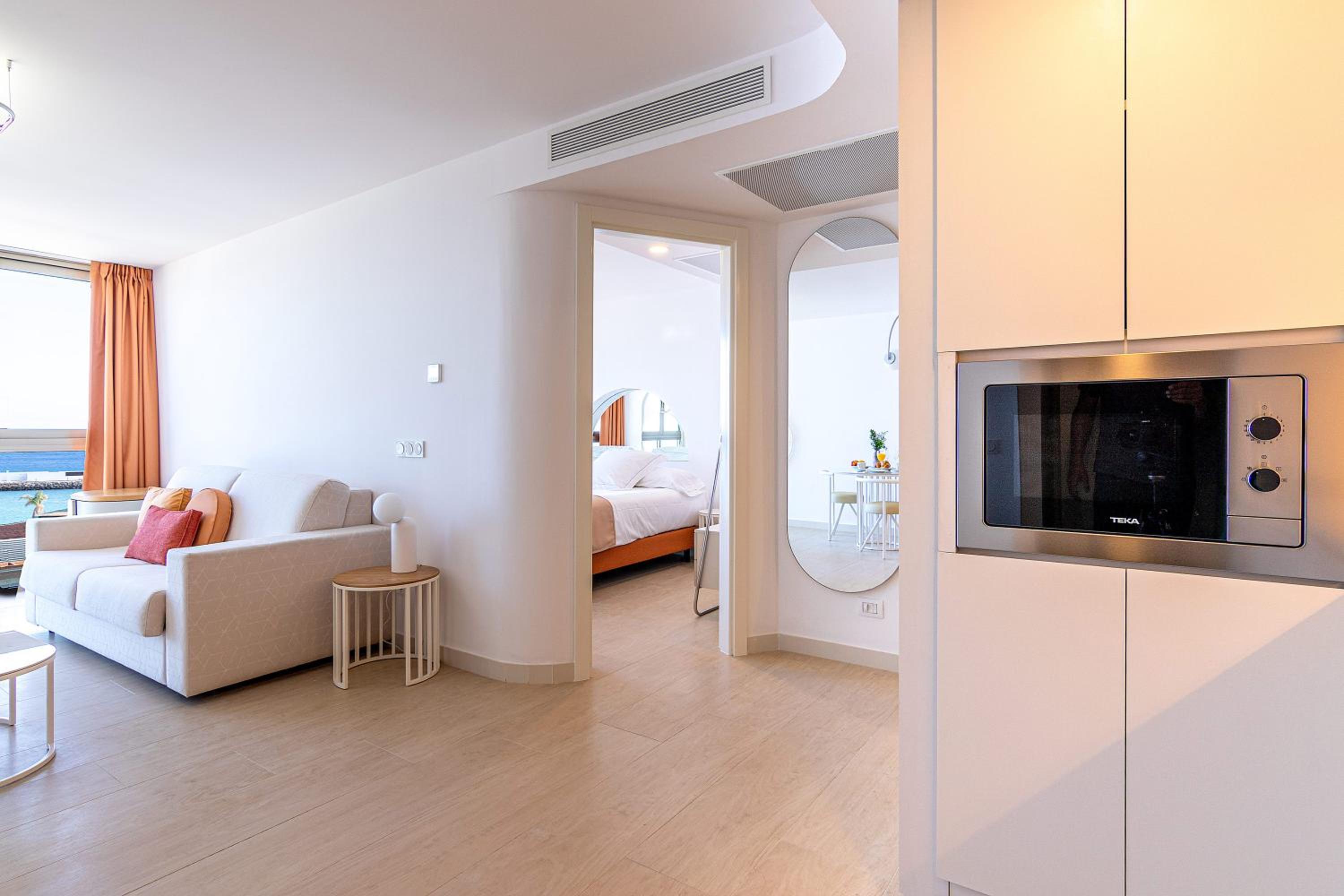 Apartment with Sea View - Photo 3