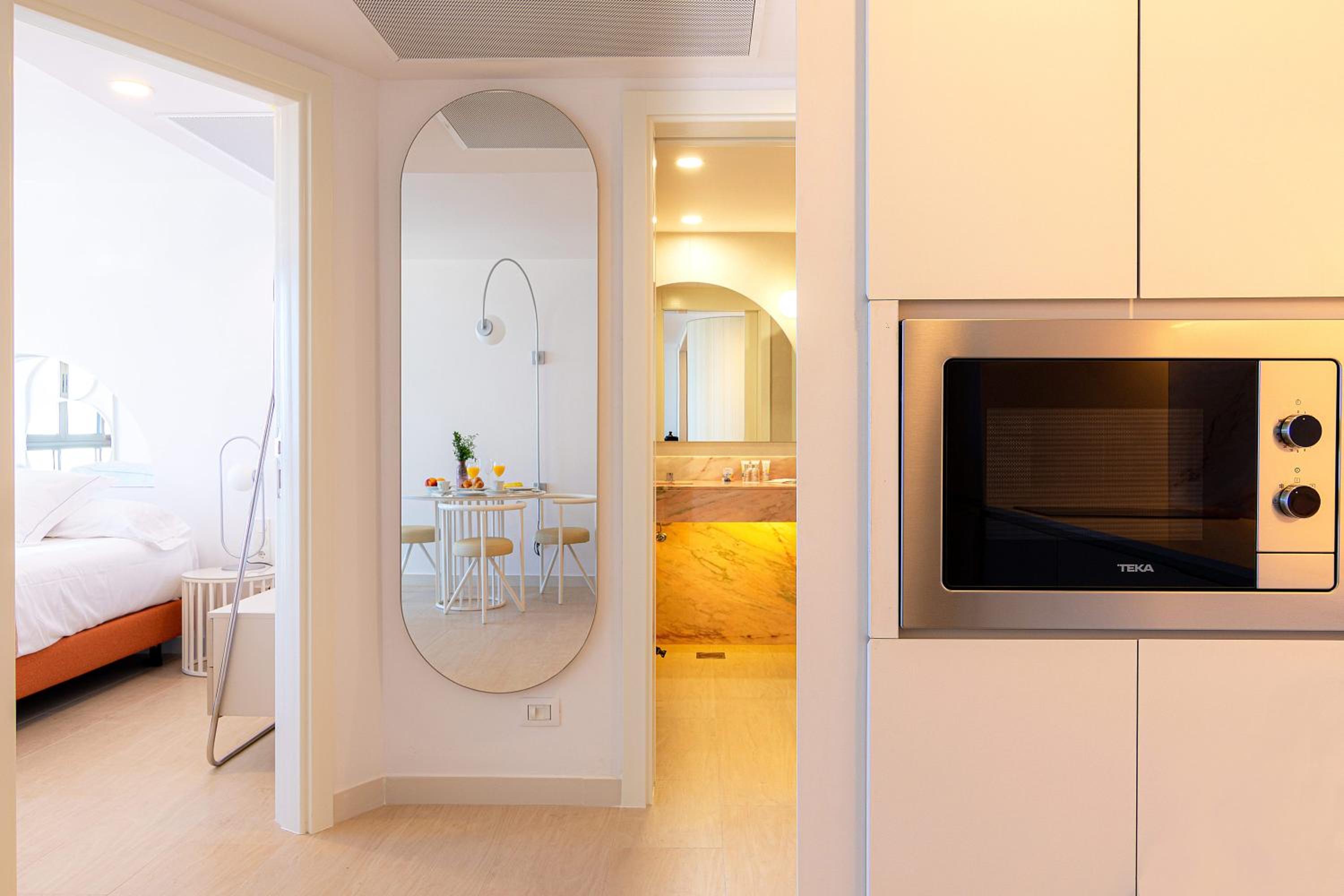 Apartment with Sea View - Photo 5
