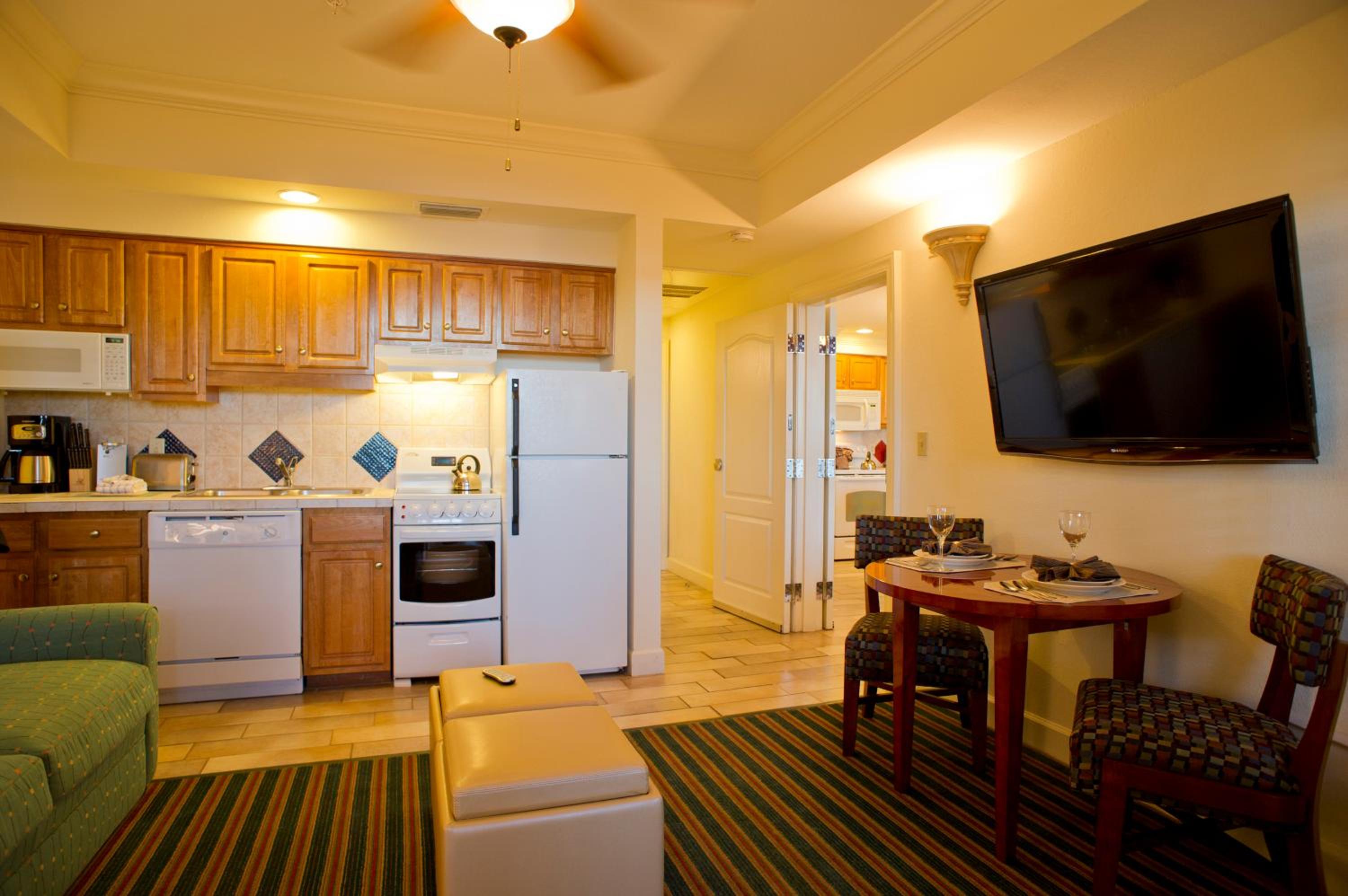 One-Bedroom King Suite thumbnail 6