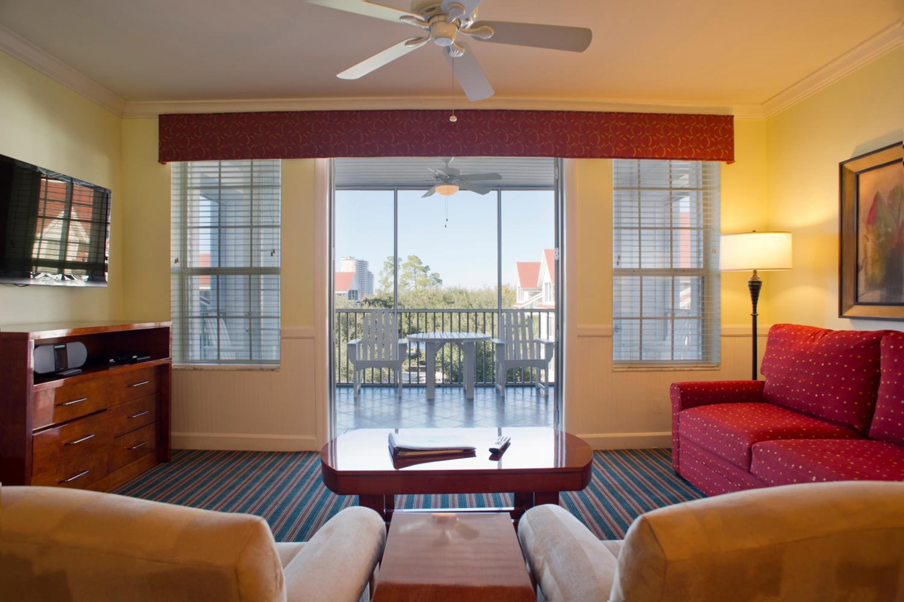Three-Bedroom King Suite with Two Twin Beds and Bath Tub - Mobility Accessible