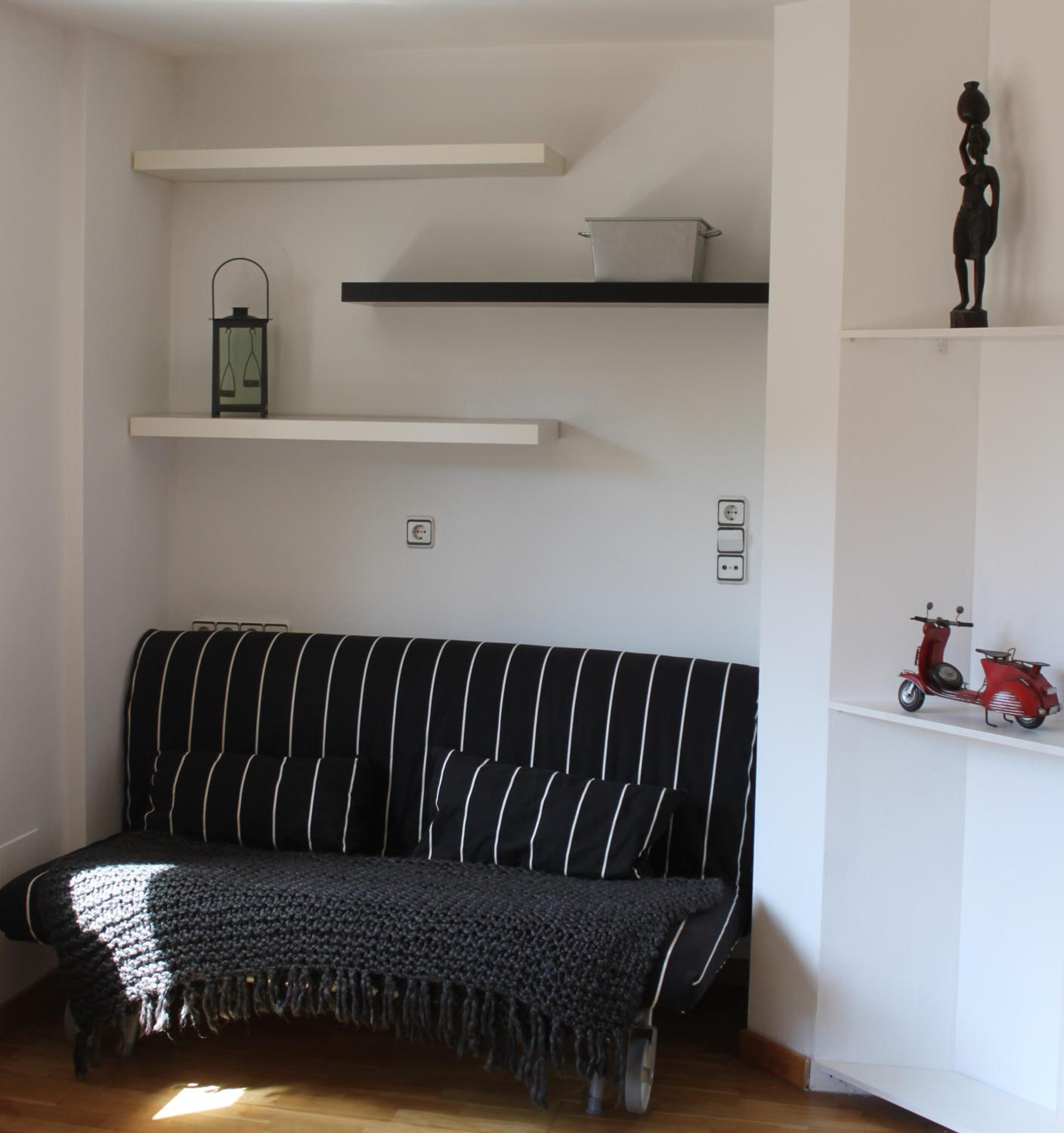 One-Bedroom Apartment photo 2
