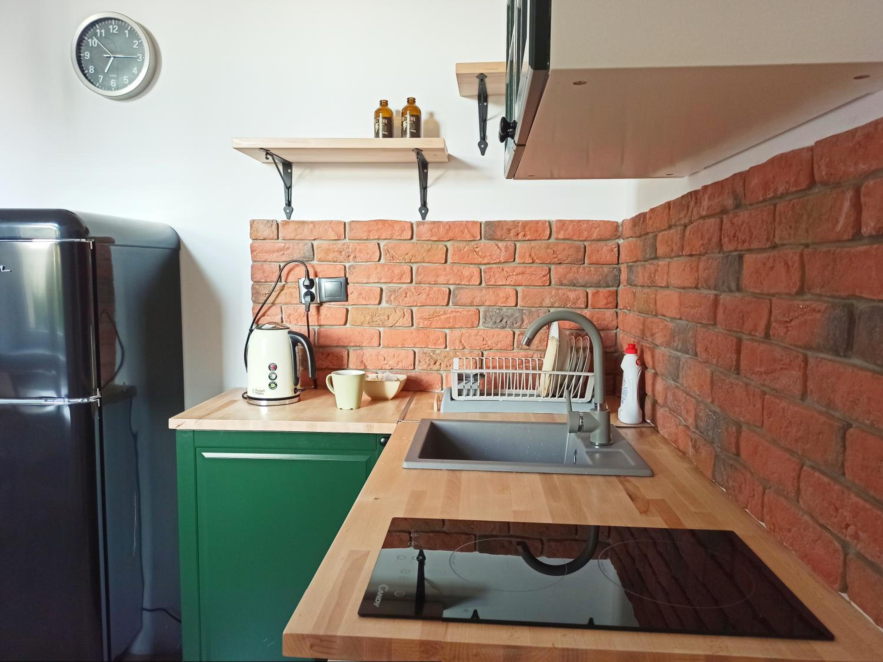 One-Bedroom Apartment - Photo 11