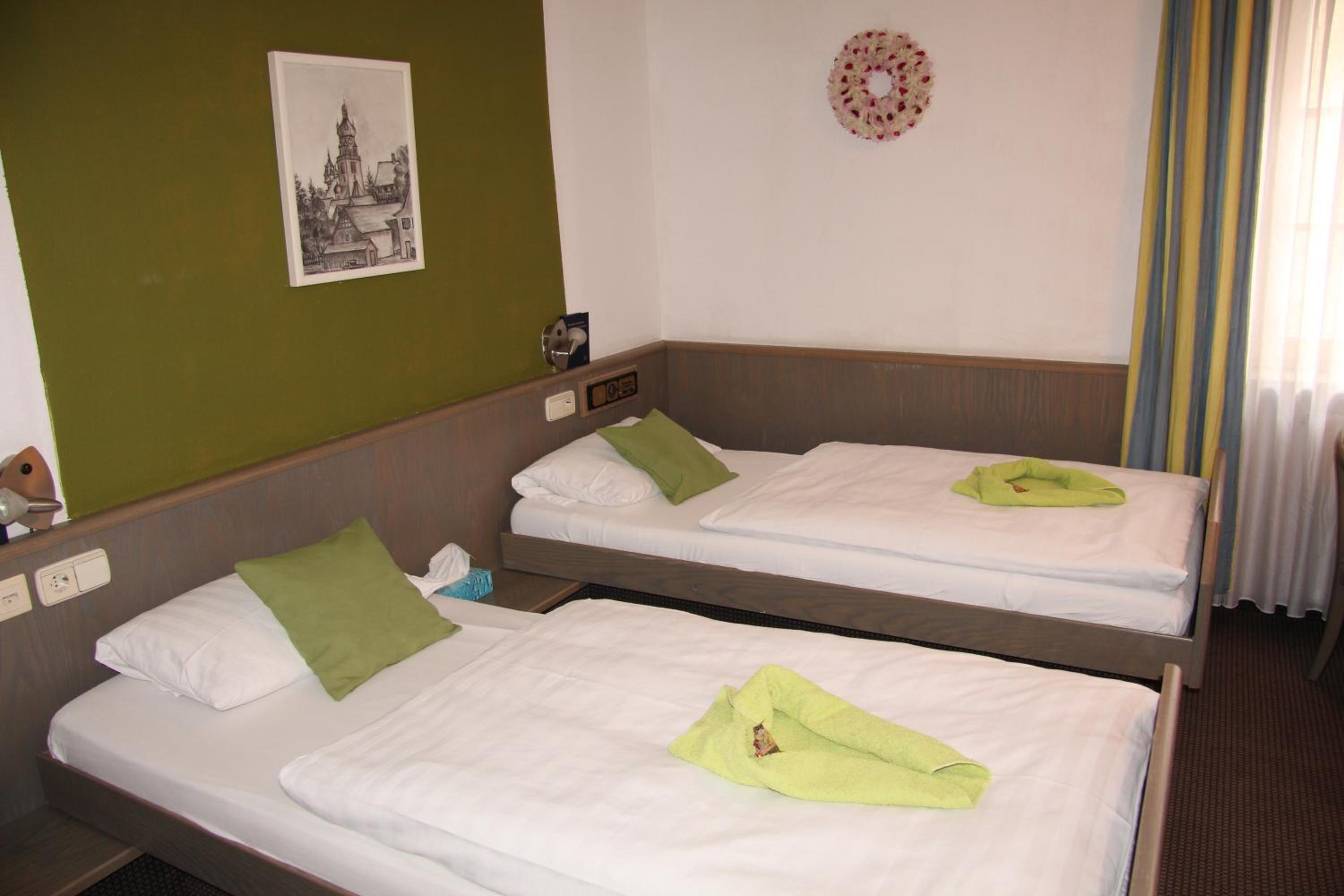 Deluxe Double Room - Photo 9