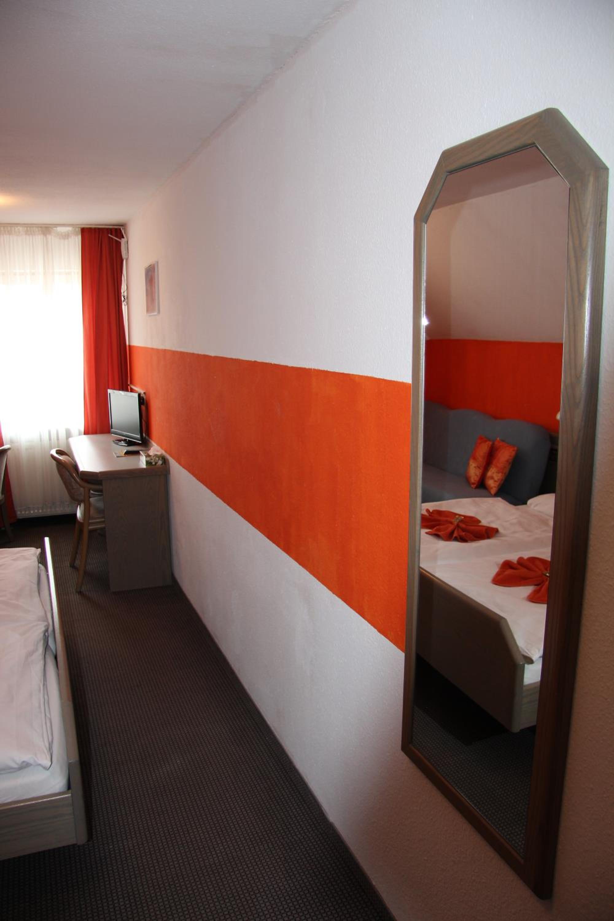 Deluxe Double Room - Photo 11