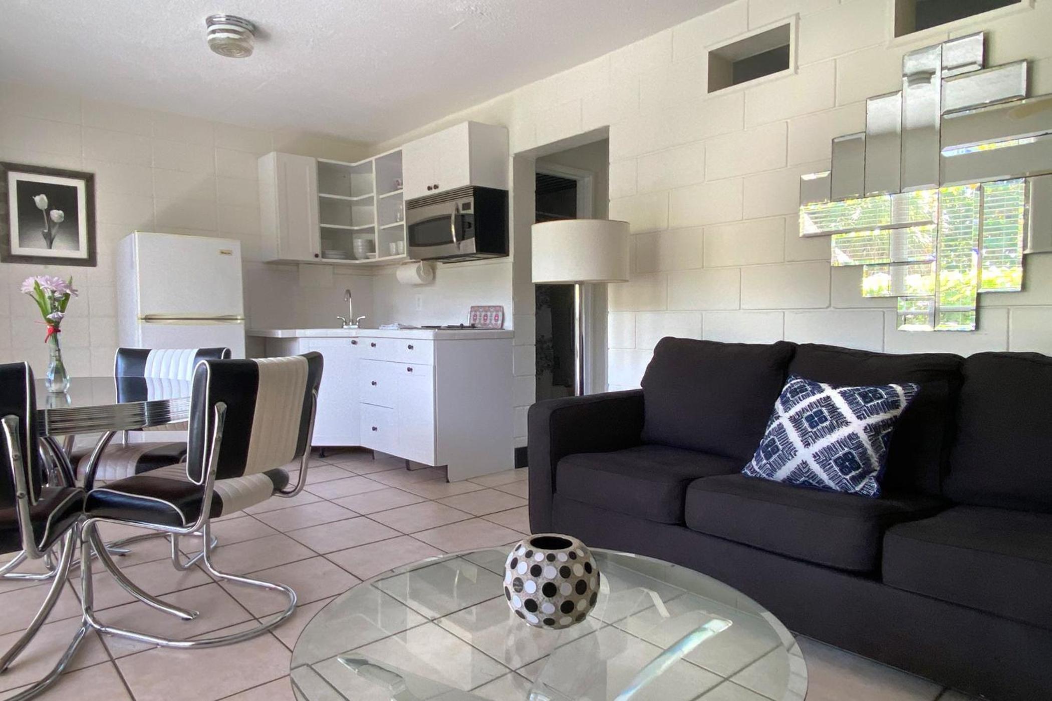 King Suite with Pool View - Photo 1
