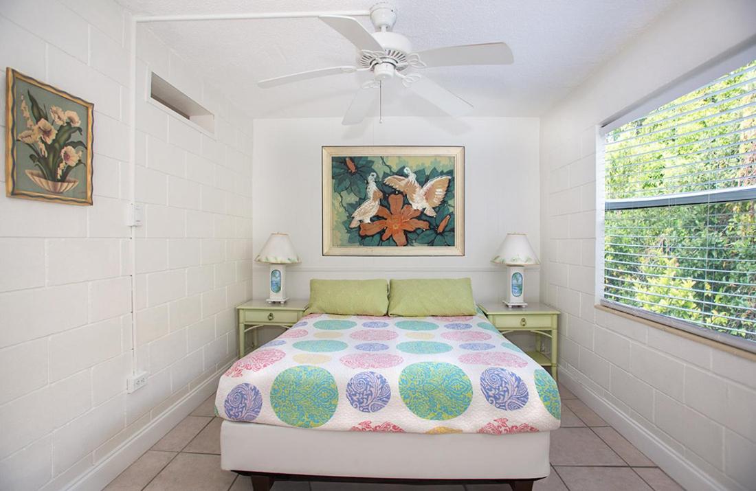 Queen Suite with Pool View photo 2
