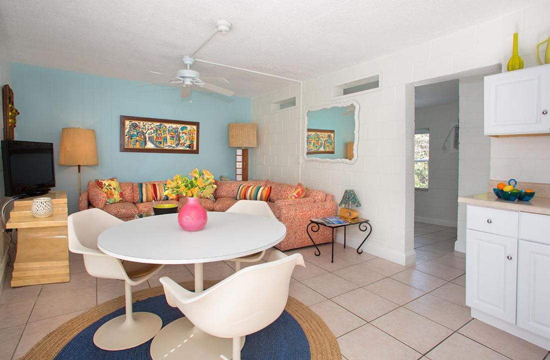 Queen Suite with Pool View photo 1